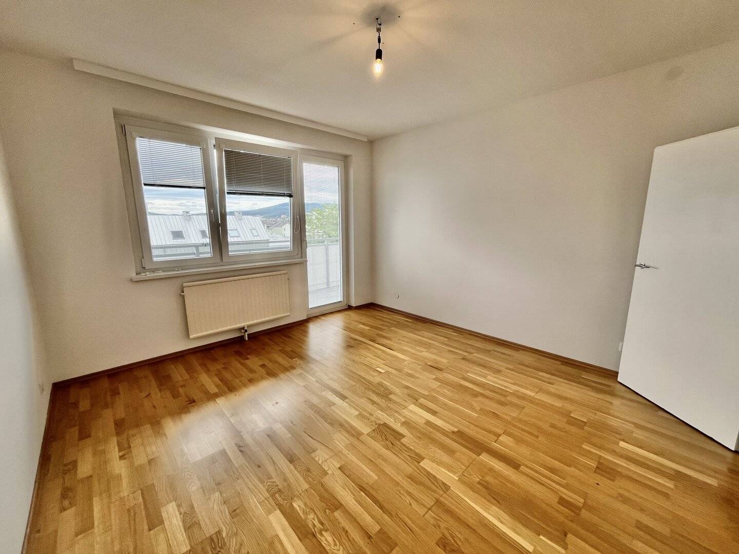 CHARMANTE 3-ZIMMER WOHNUNG IN BRUNN AM GEBIRGE