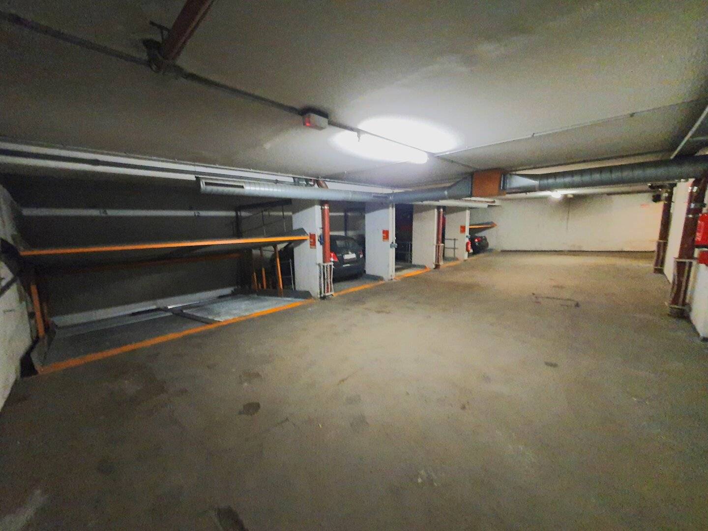 2 Stapler-Tiefgaragenstellplätze *direkt am Viktor-Adler-Markt*