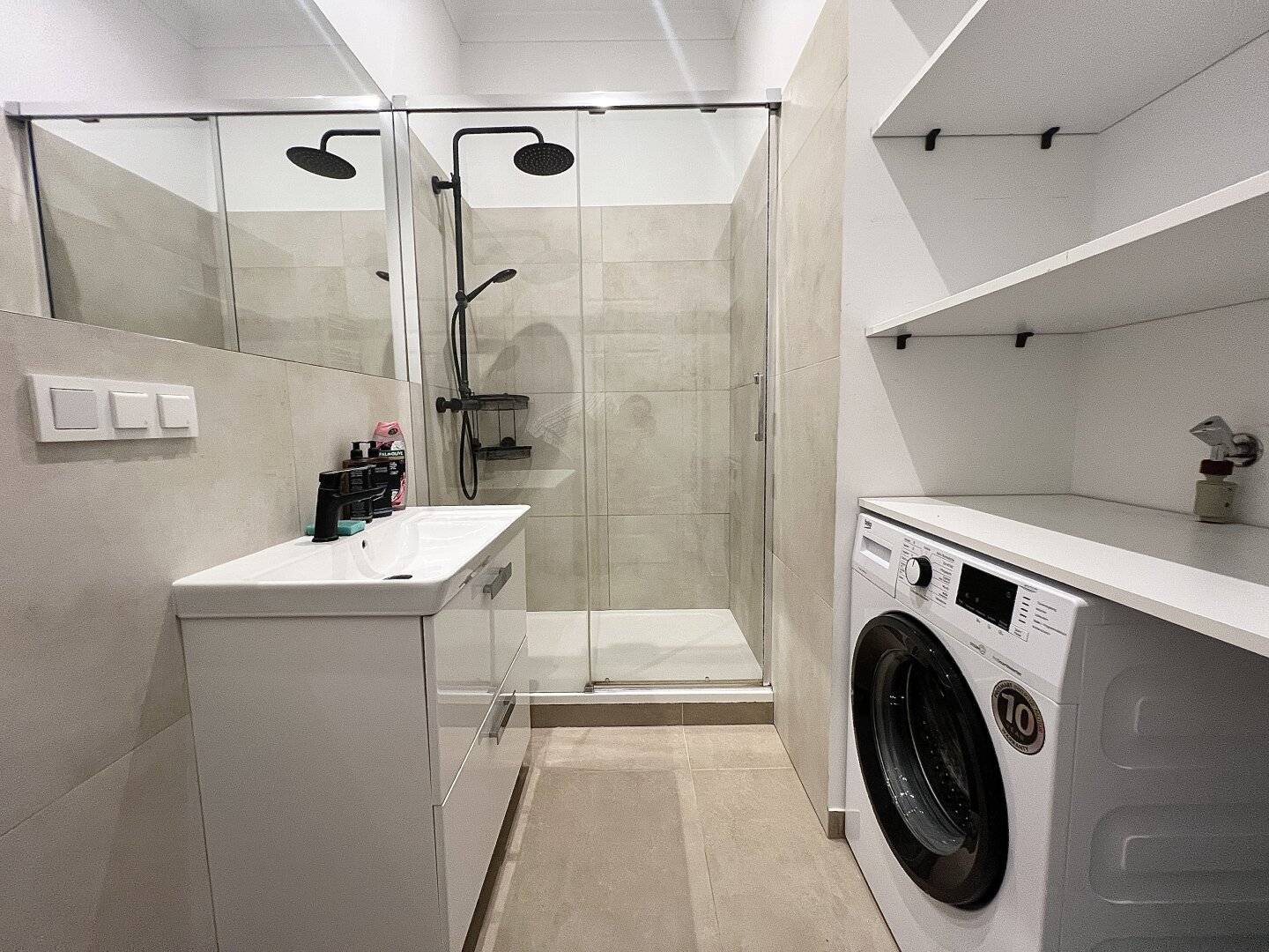 Altbaucharme trifft auf modernen Komfort – kernsanierte 2,5-Zimmer-Wohnung
