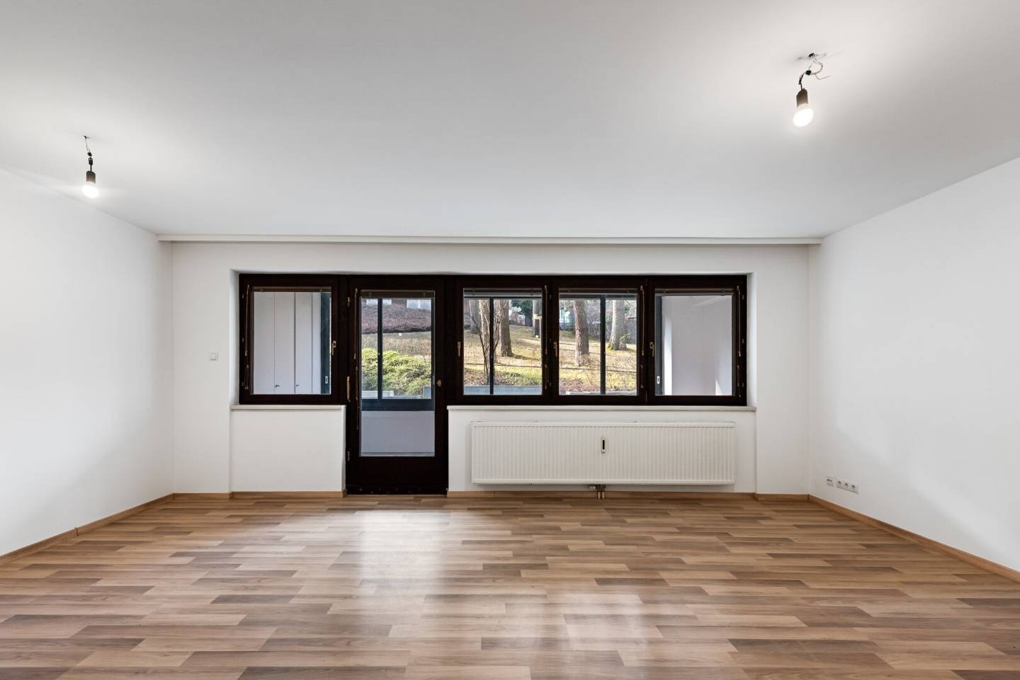 Wohnen in Neuwaldegg: Familienfreundliche 4 Zimmer Wohnung mit Loggia im Grünen