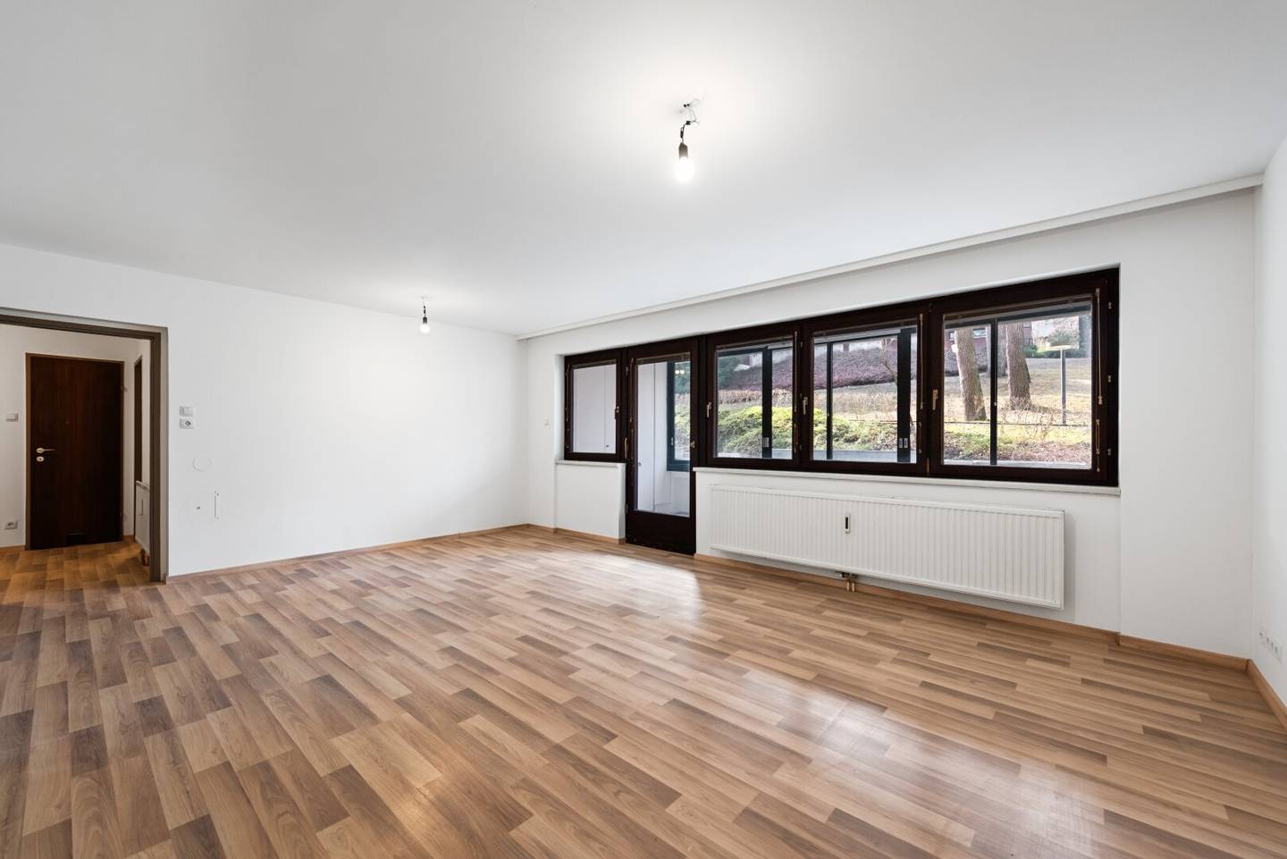 Wohnen in Neuwaldegg: Familienfreundliche 4 Zimmer Wohnung mit Loggia im Grünen