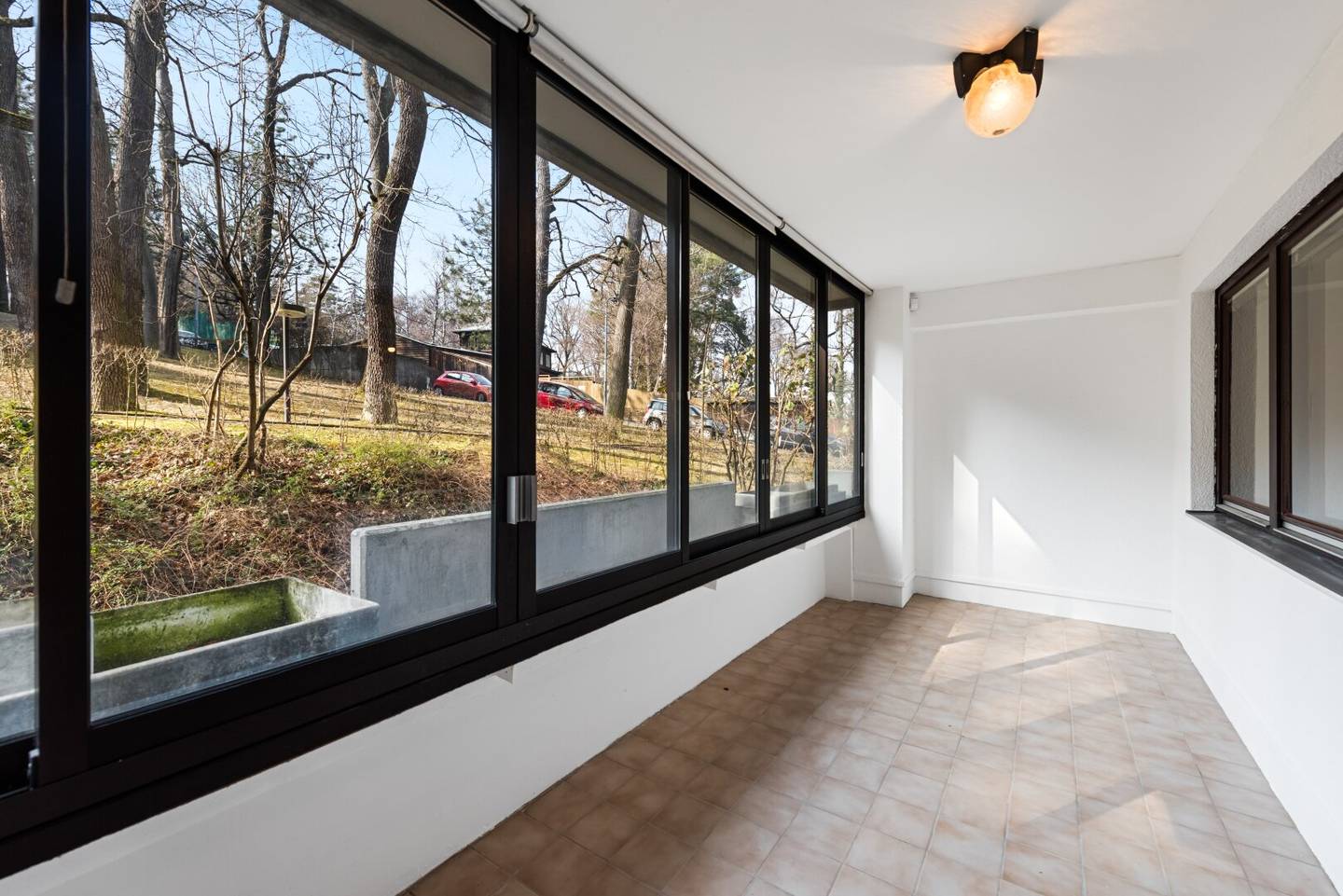 Wohnen in Neuwaldegg: Familienfreundliche 4 Zimmer Wohnung mit Loggia im Grünen