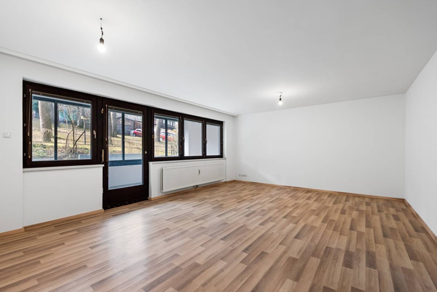 Wohnen in Neuwaldegg: Familienfreundliche 4 Zimmer Wohnung mit Loggia im Grünen