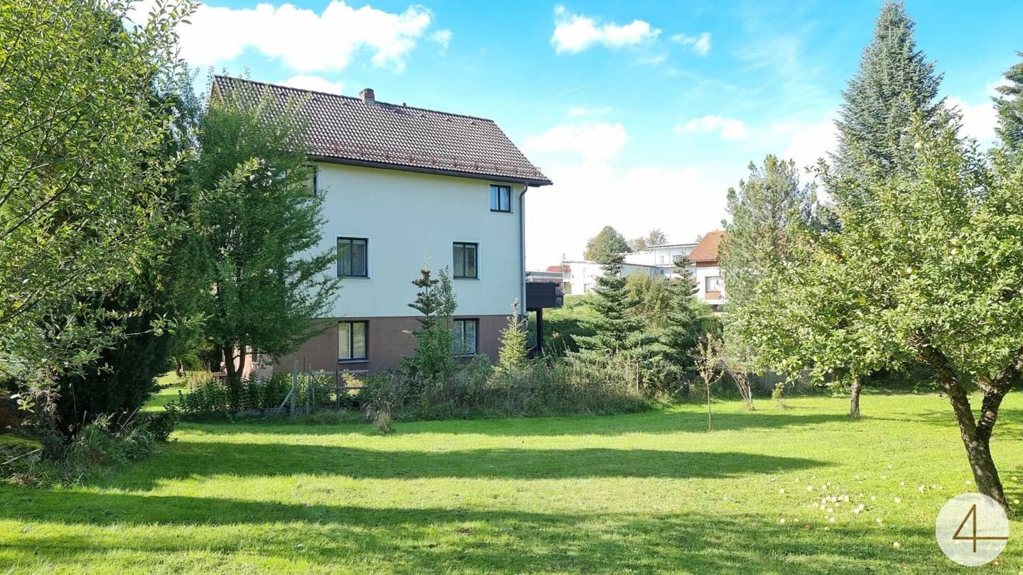 Haus in Litschau mit Garten und Garagen