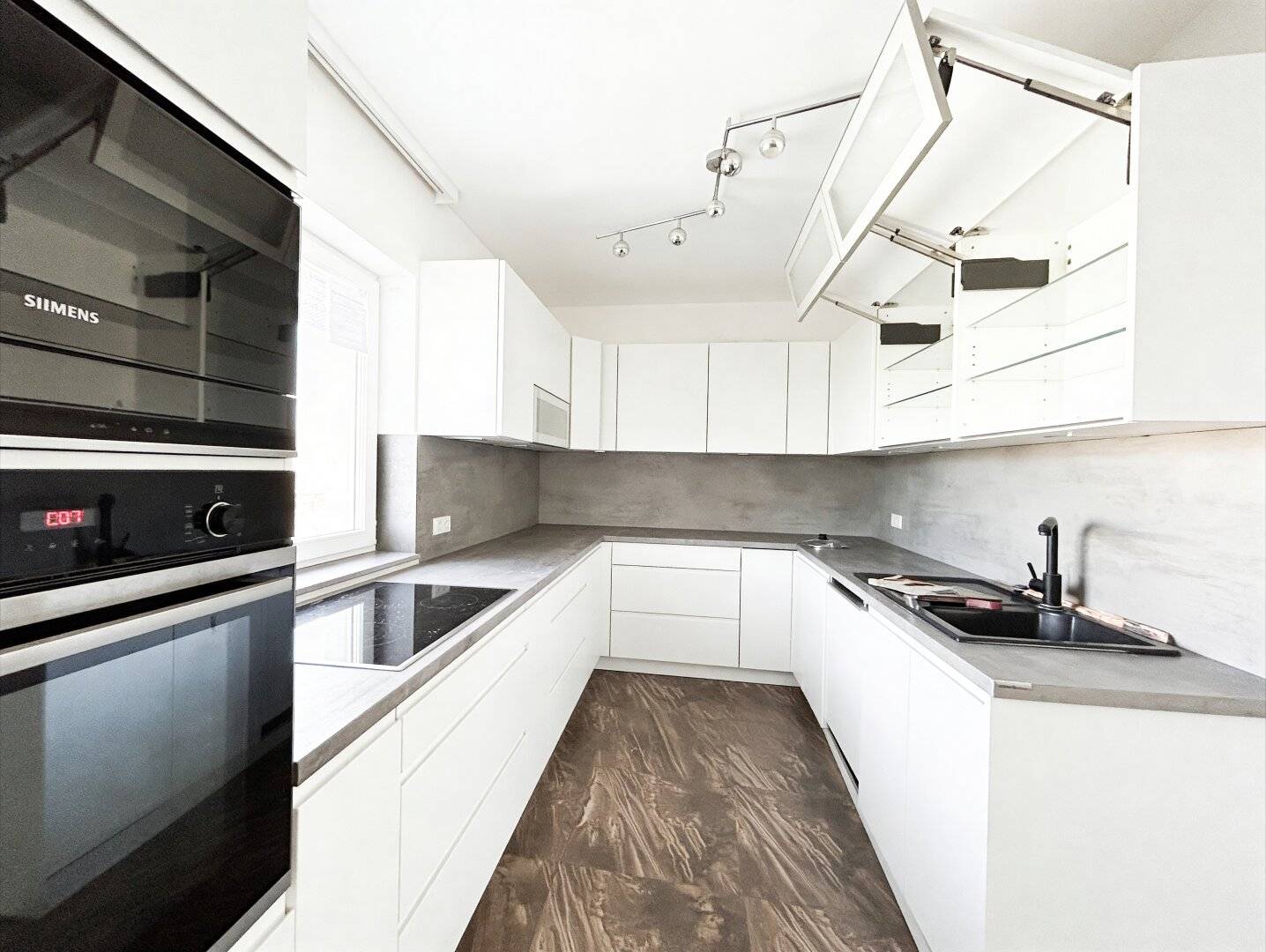 Helle 3-Zimmer-Wohnung mit Balkon in Top-Lage beim Hauptplatz – Wohnen im Herzen der Stadt