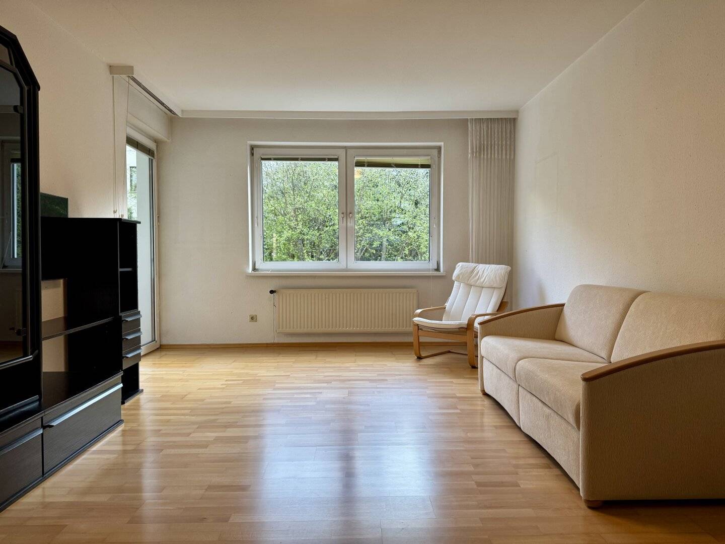 Helle Eigentumswohnung mit Loggia und Blick ins Grüne