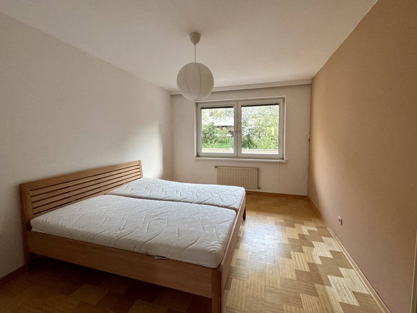 Helle Eigentumswohnung mit Loggia und Blick ins Grüne