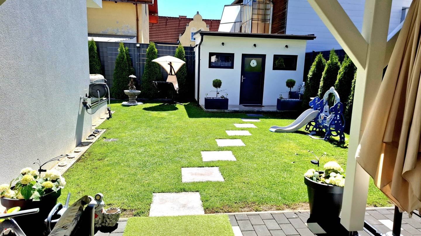 TRAUMHAUS GEFUNDEN! Neuwertige Doppelhaushälfte mit 4 Zimmern und vielen Freiflächen in TOP Lage in Berndorf zu verkaufen!
