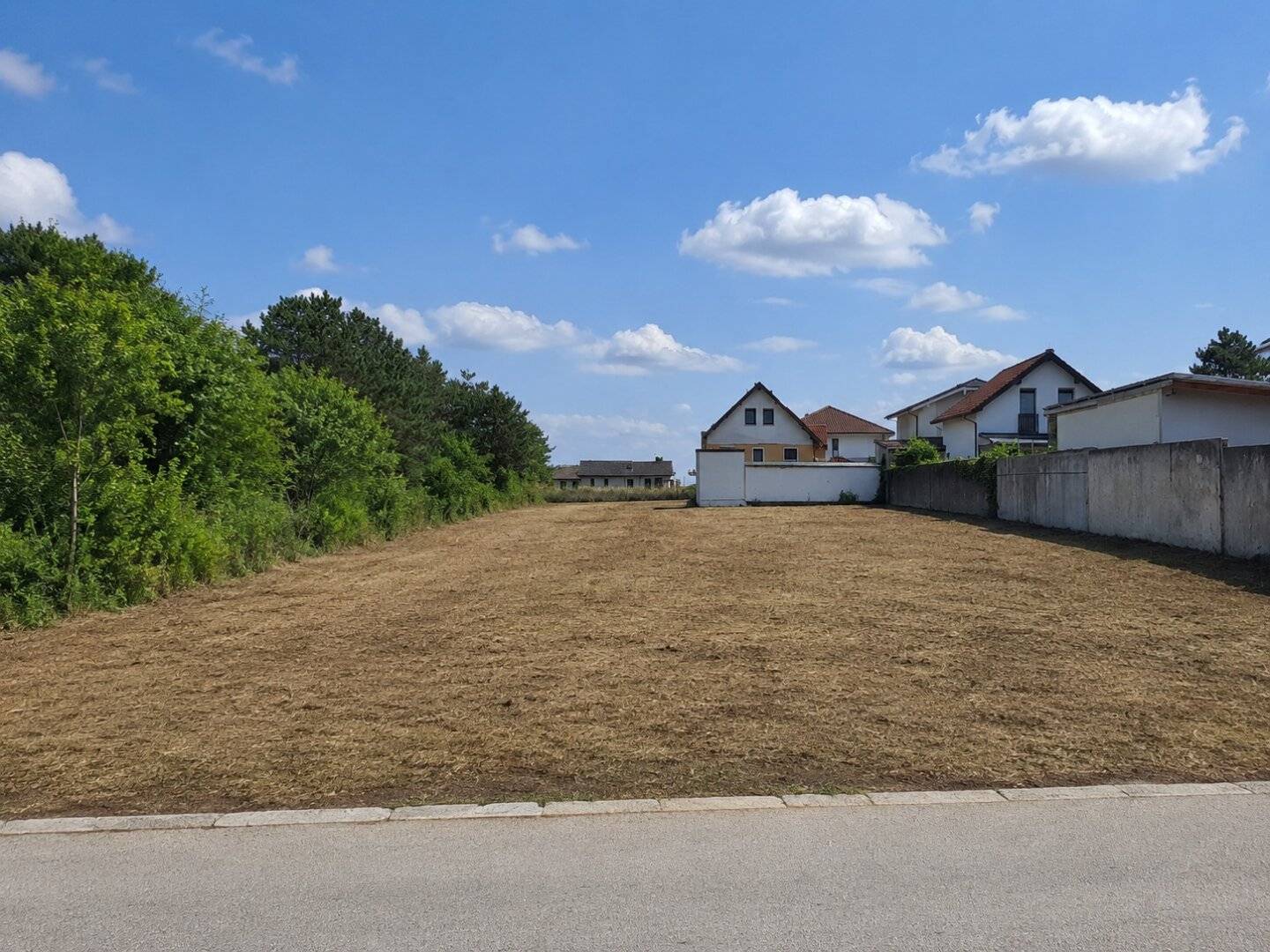 BAUGRUND IN ZENTRALER LAGE | 695 M² | DEUTSCH-WAGRAM