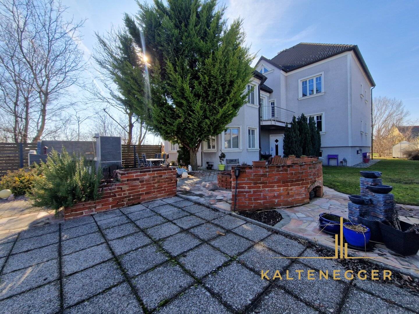Wohlfühloase mit 3 Wohneinheiten + Garage + Swimmingpool