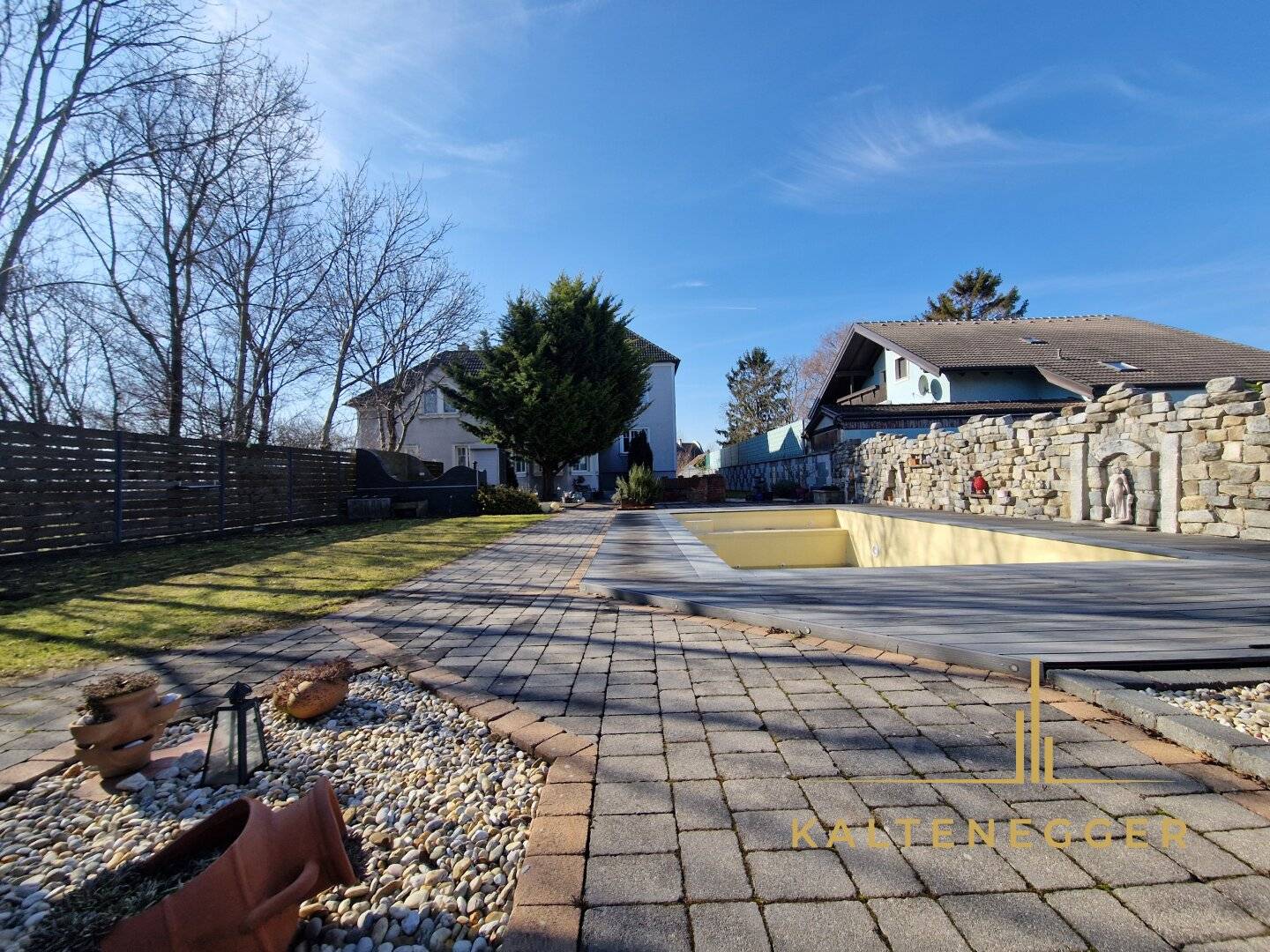 Wohlfühloase mit 3 Wohneinheiten + Garage + Swimmingpool