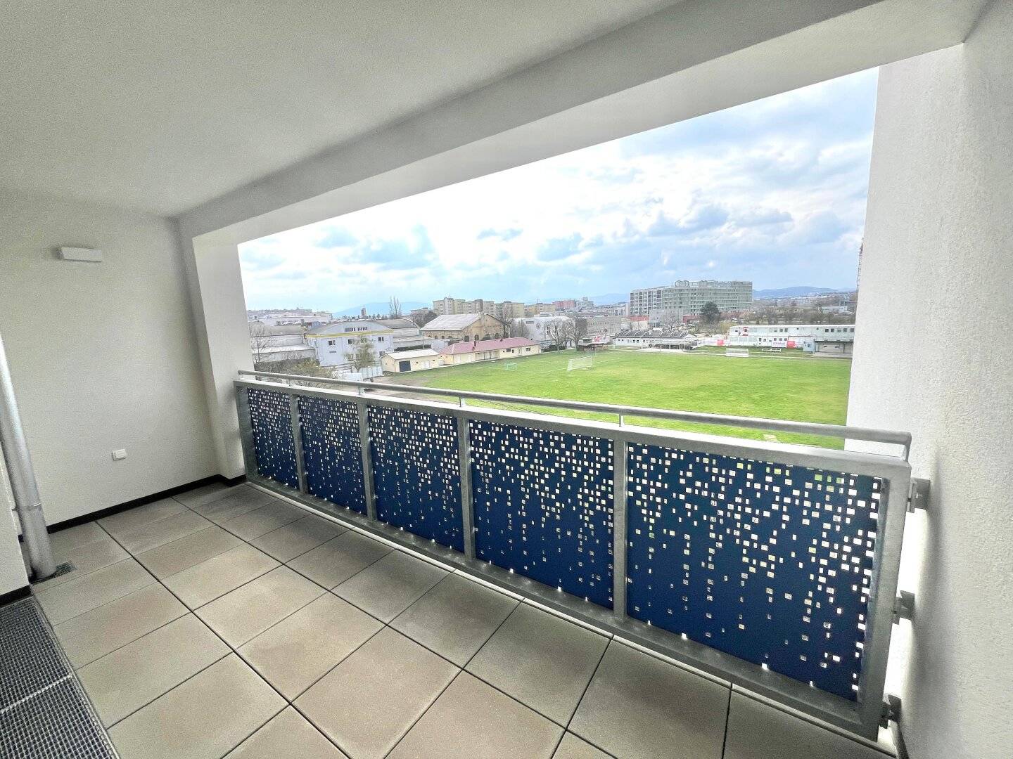 ***HELLE 3-ZIMMER-WOHNTRAUM - ERSTBEZUG, BALKON, NIEDRIGENERGIEHAUS, KÜCHE INKLUSIVE  ***