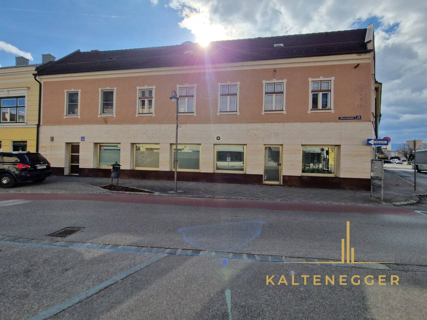 Mitten in Neunkirchen: Teilweise vermietetes Eckhaus