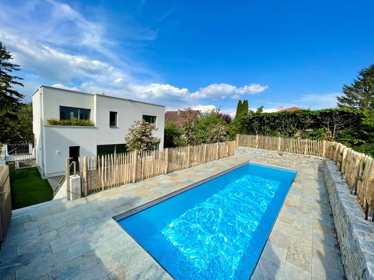 Provisionsfrei - Exklusives Einfamilienhaus mit großem Pool am Kahlenberg in Klosterneuburg