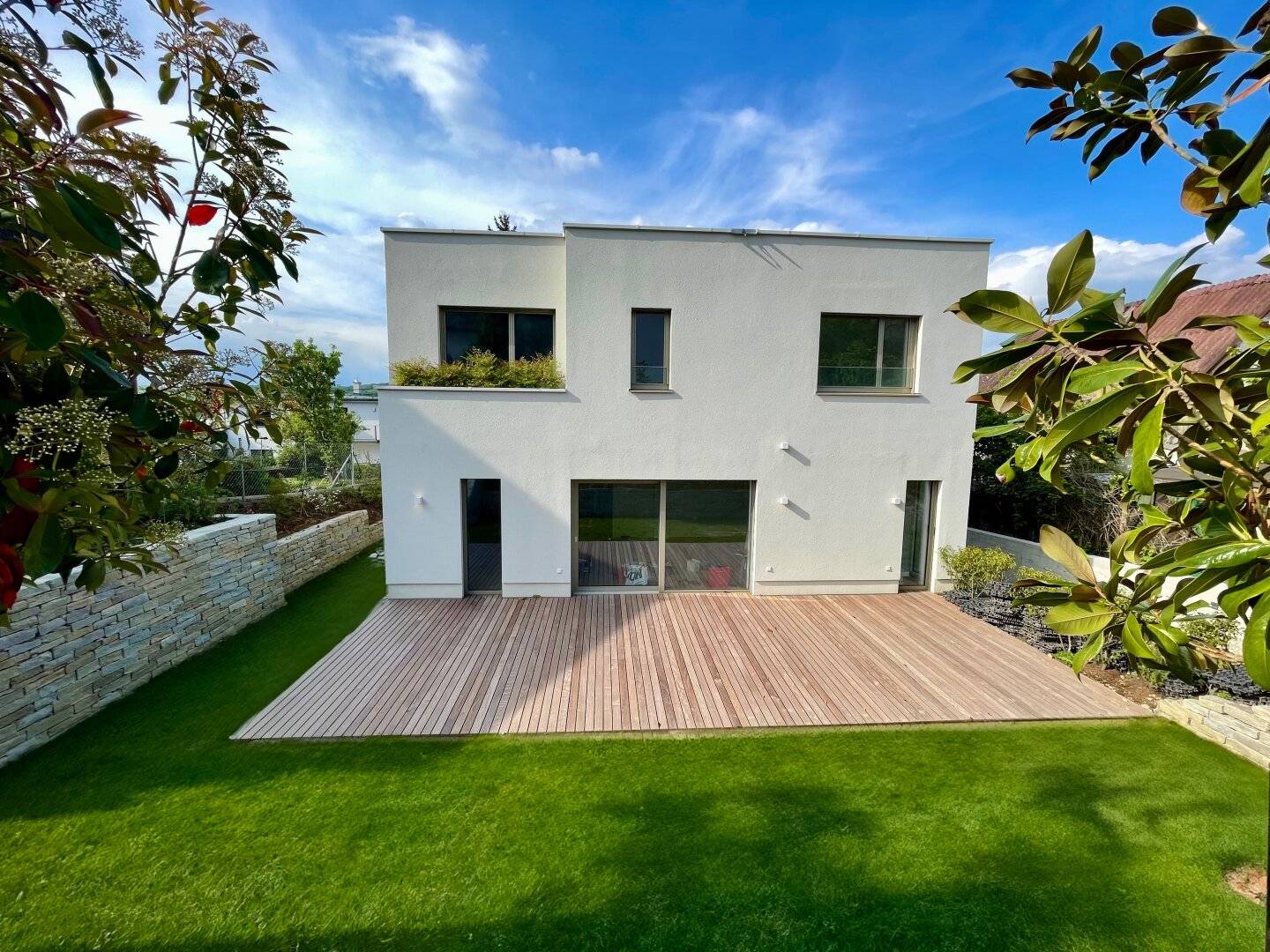 Provisionsfrei - Exklusives Einfamilienhaus mit großem Pool am Kahlenberg in Klosterneuburg