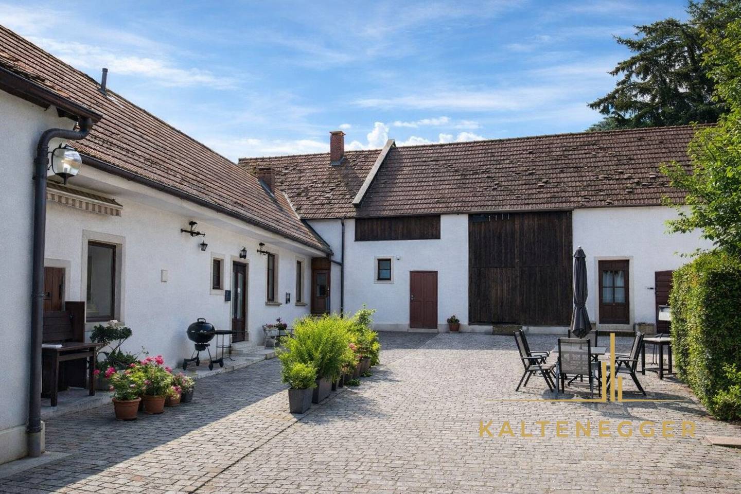Bauernhof mit fünf Wohnungen und einem schönen Baugrund