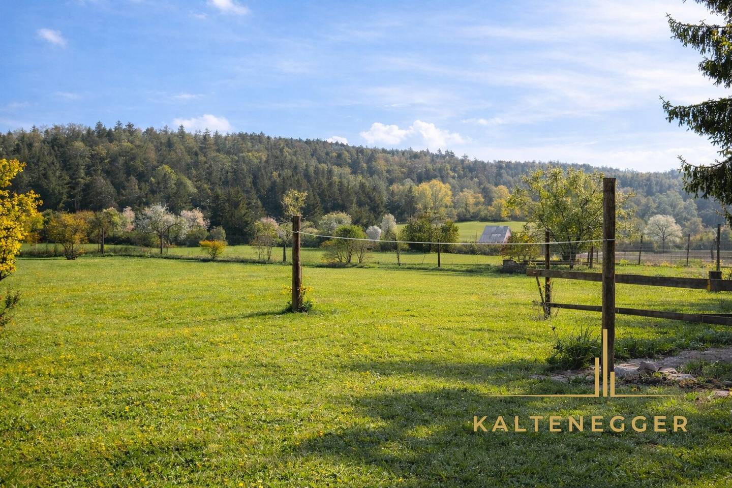 Bauernhof mit fünf Wohnungen und einem schönen Baugrund