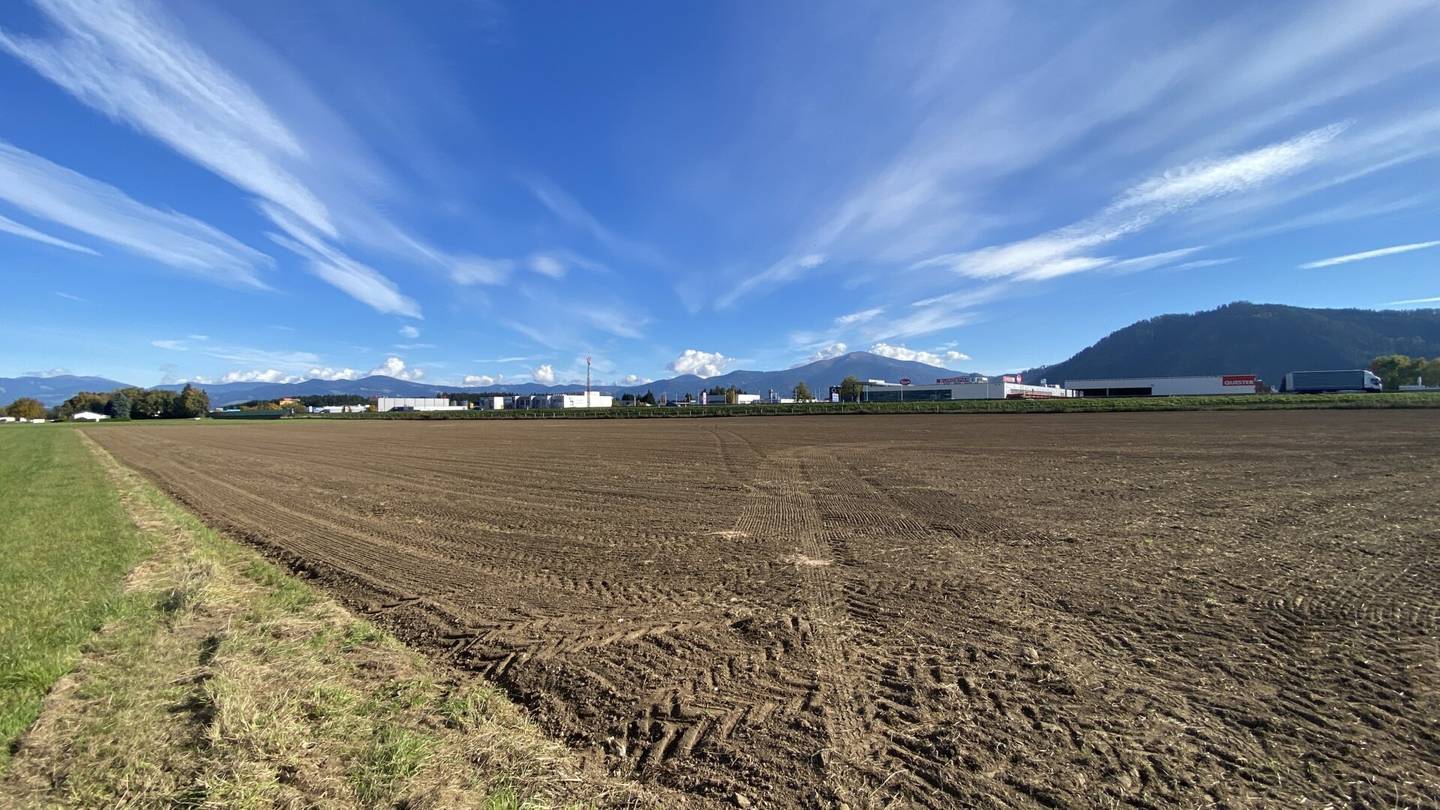 Gewerbegrundstück mit der Top-Lage an der S36 gegenüber Arena am Waldfeld – ideale Voraussetzungen für Ihr Unternehmensprojekt