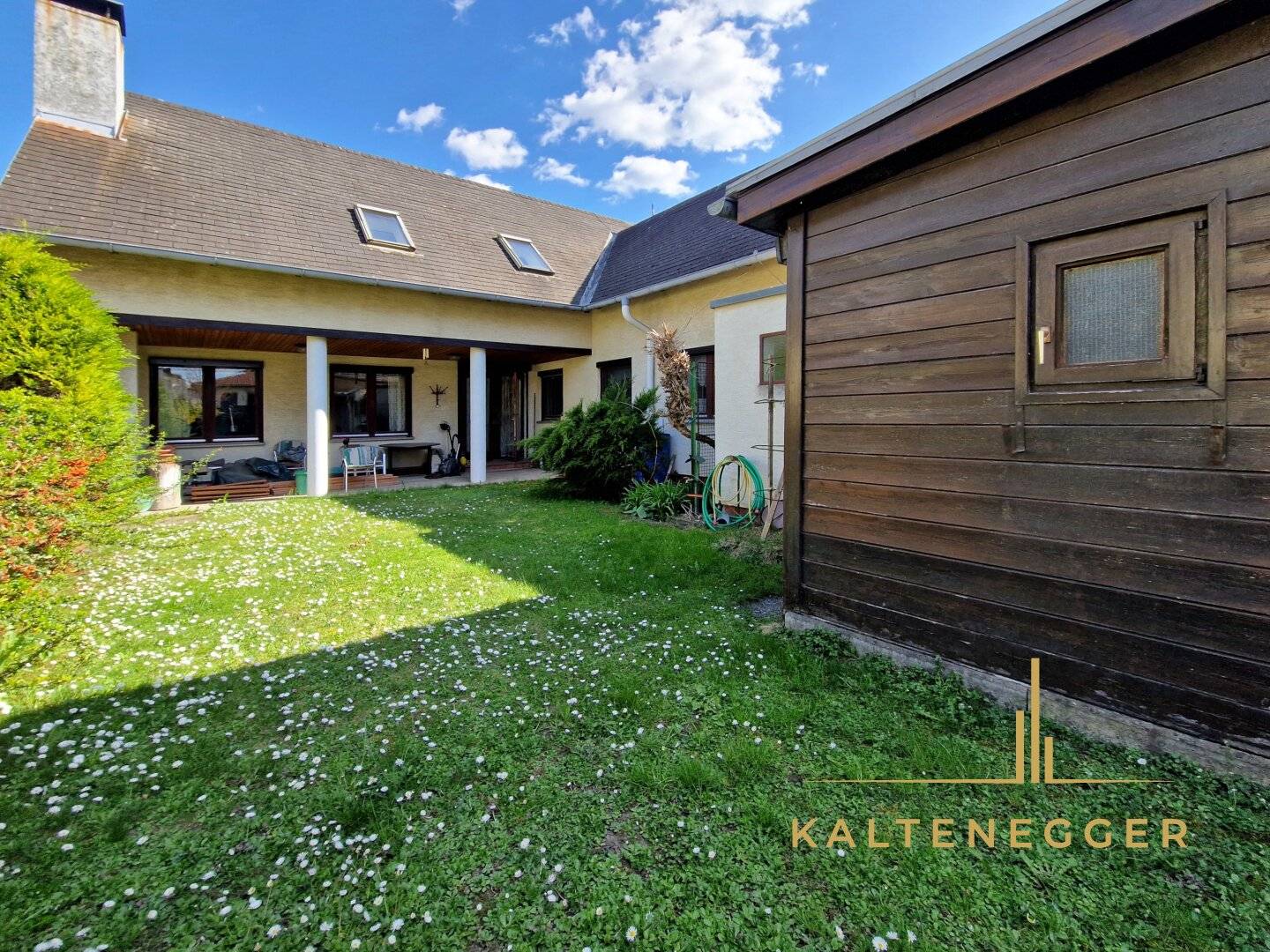 Nahe dem Badeteich Hirschstetten: Haus auf EIGENGRUND in ruhiger Siedlung!