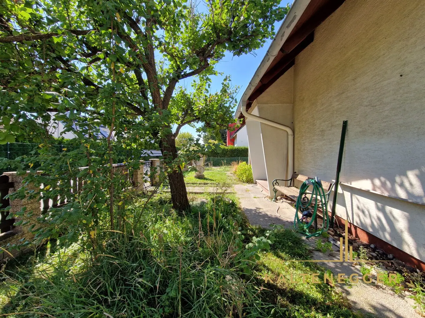 Gestalten Sie sich Ihr Haus nach Ihren eigenen Wünschen um: Haus auf EIGENGRUND mit viel POTENZIAL