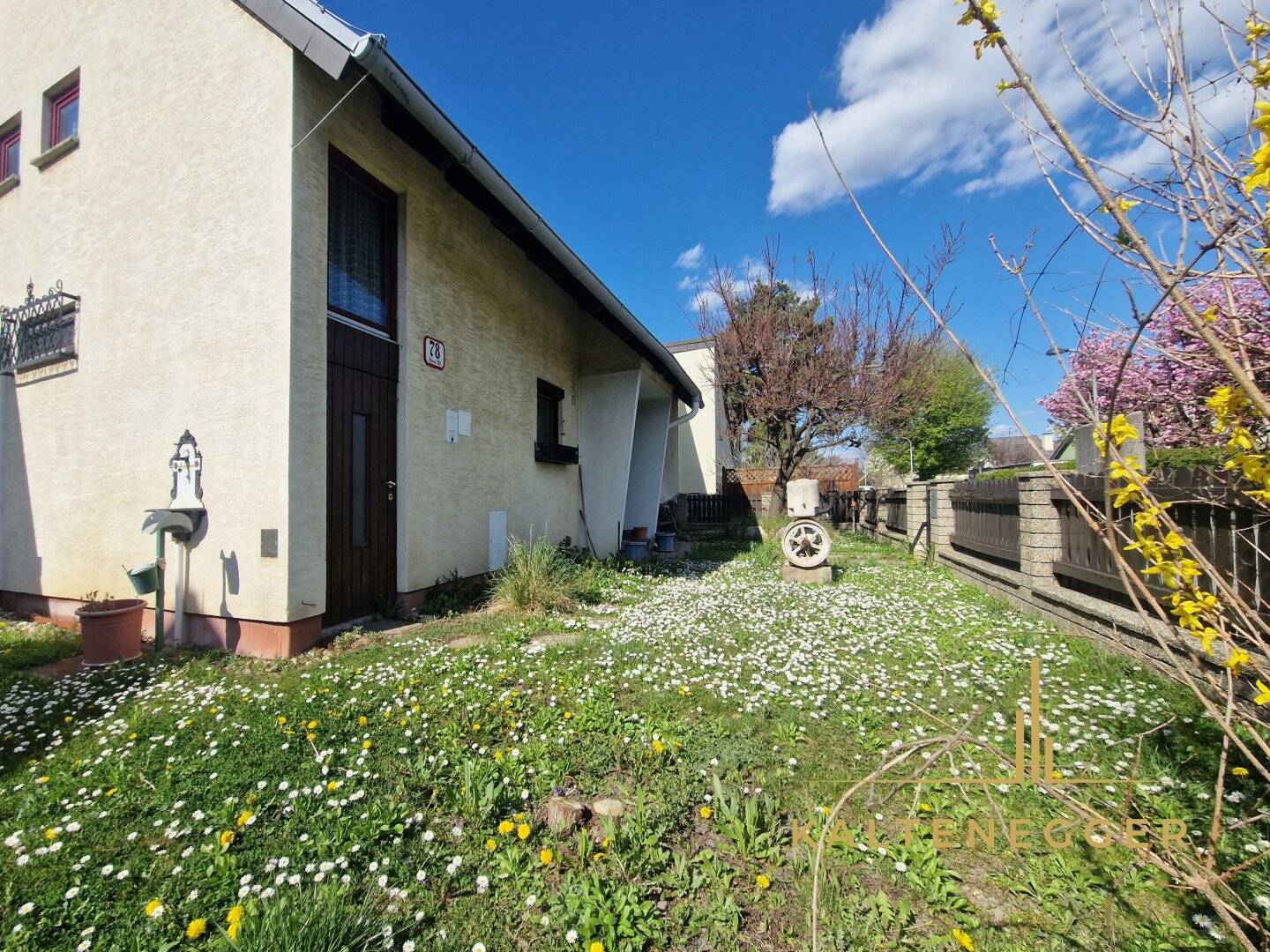 Nahe dem Badeteich Hirschstetten: Haus auf EIGENGRUND in ruhiger Siedlung!