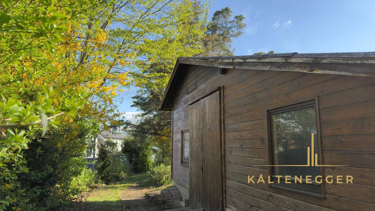 Einzigartiges Baugrundstück mit Holzhütte - Blau