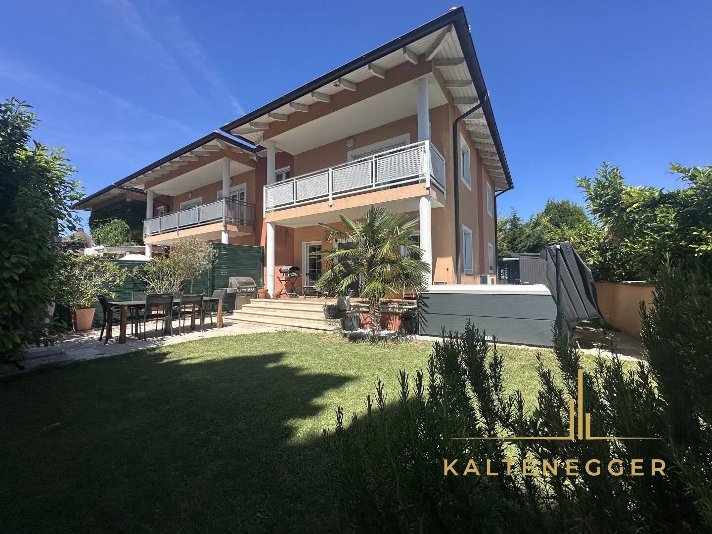 Traumhaftes Reiheneckhaus mit Carport, Terrasse und Balkon