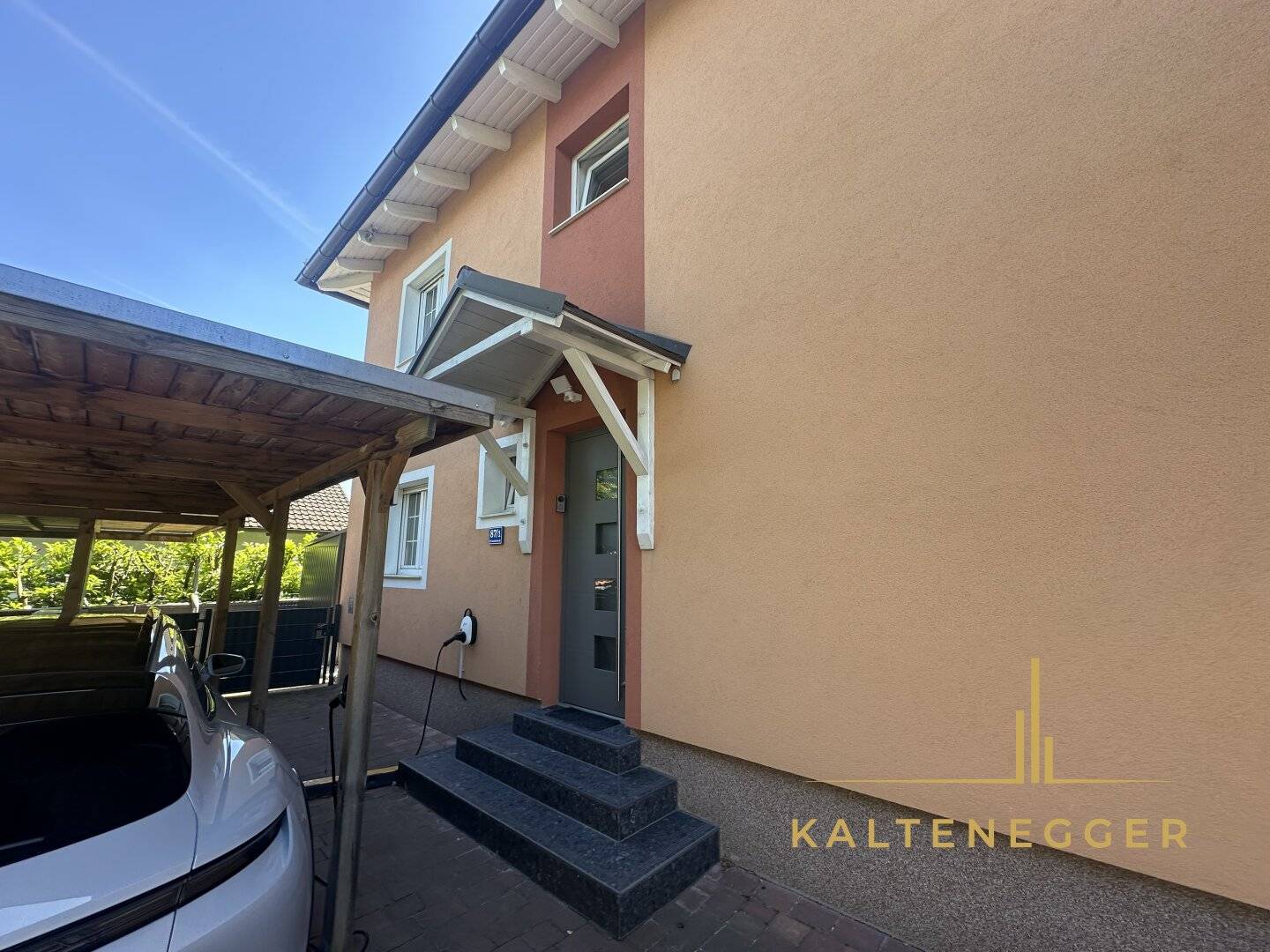 Traumhaftes Reiheneckhaus mit Carport, Terrasse und Balkon