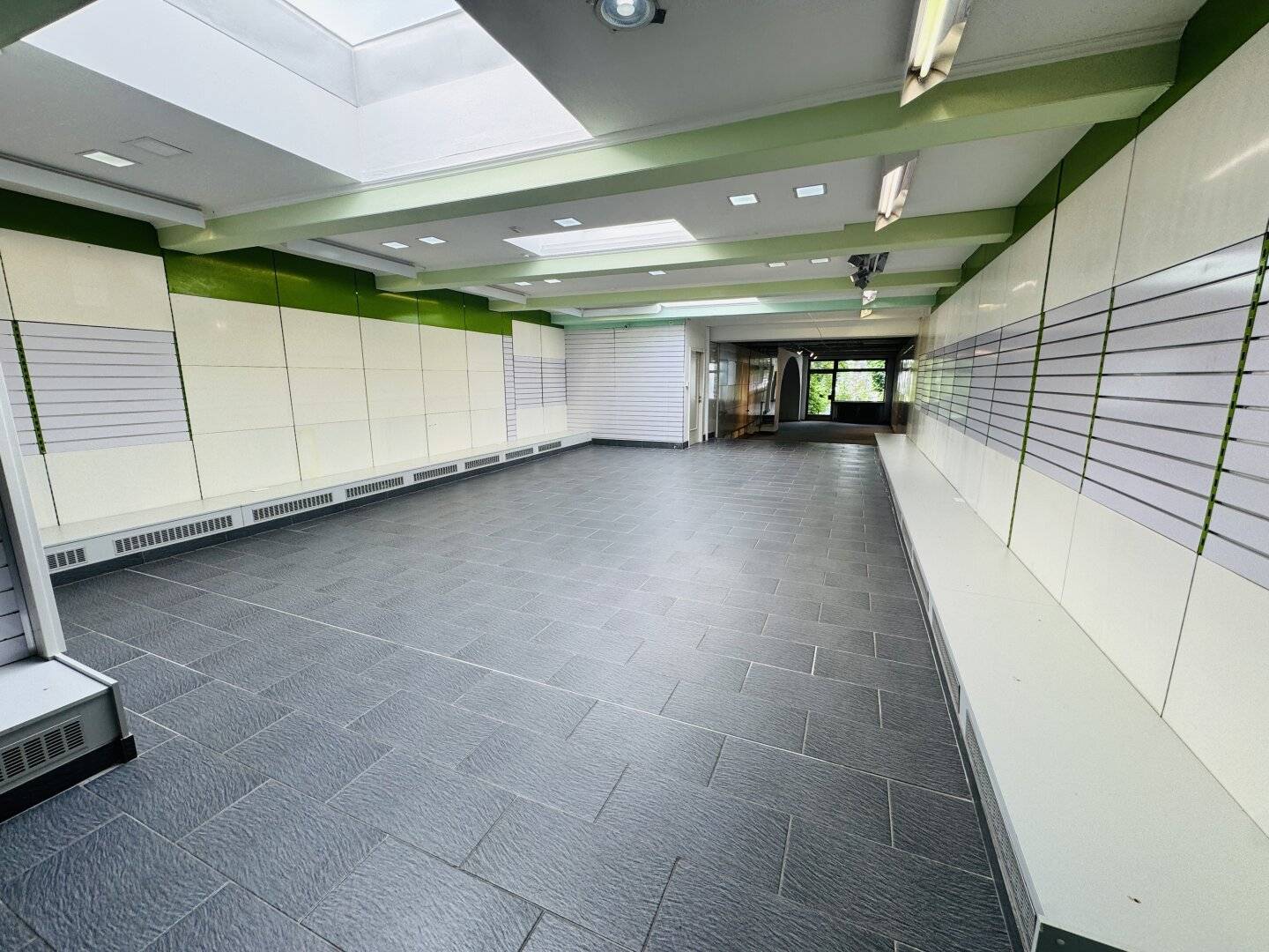 Knittelfeld Zentrum - Platz für Ihre Vision: ca. 303m2 Geschäftsflächen plus ca. 250m2 Garten auf 3 Ebenen