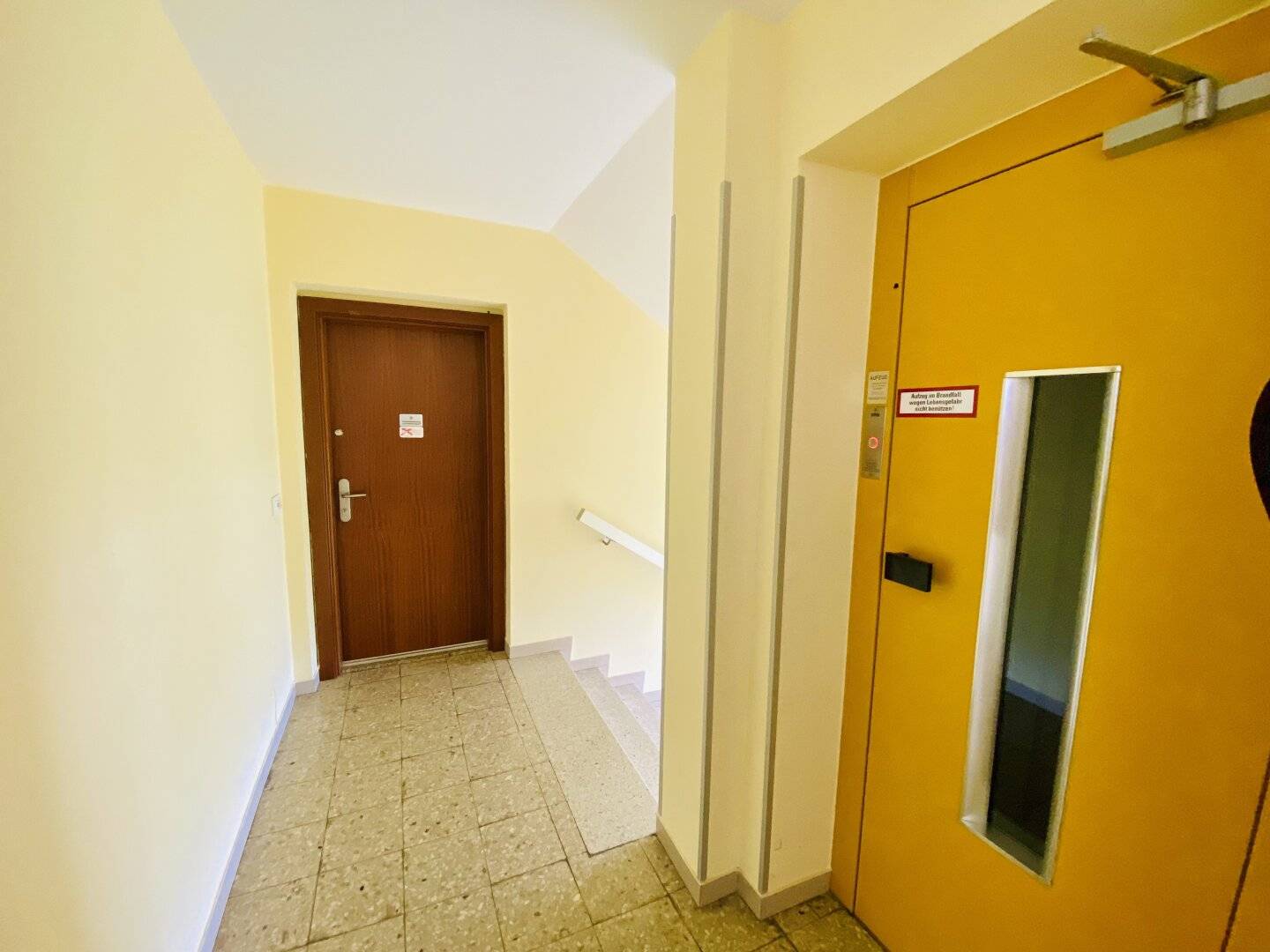 Großzügige 4-Zimmer-Wohnung mit Loggia, Garage und Traum-Ausblick
