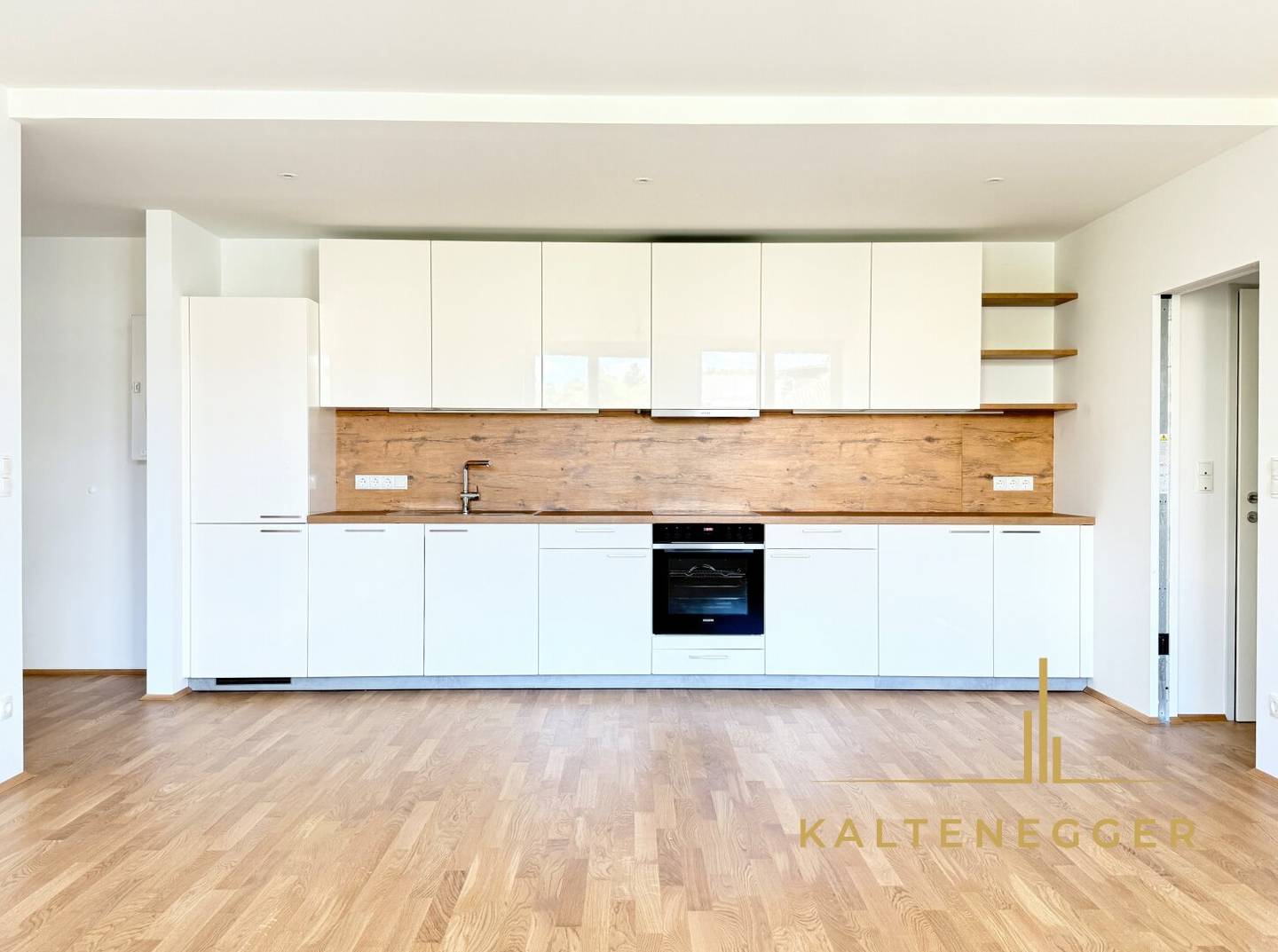 Helle 4-Zimmer-Wohnung ++ ca. 95 m² ++ modern saniert ++ 2. Stock