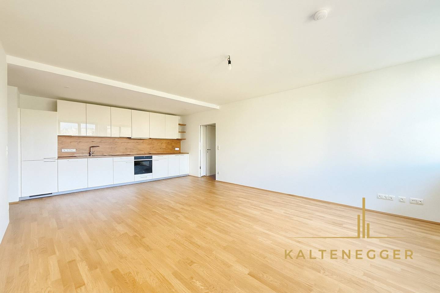 Helle 4-Zimmer-Wohnung ++ ca. 95 m² ++ modern saniert ++ 2. Stock