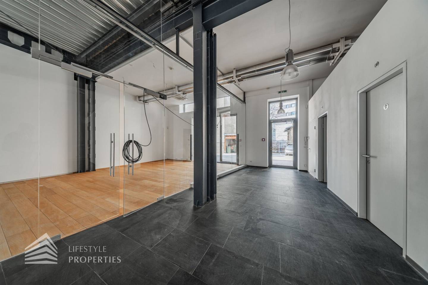 Office with loft character in Leopoldstadt near Donauinsel