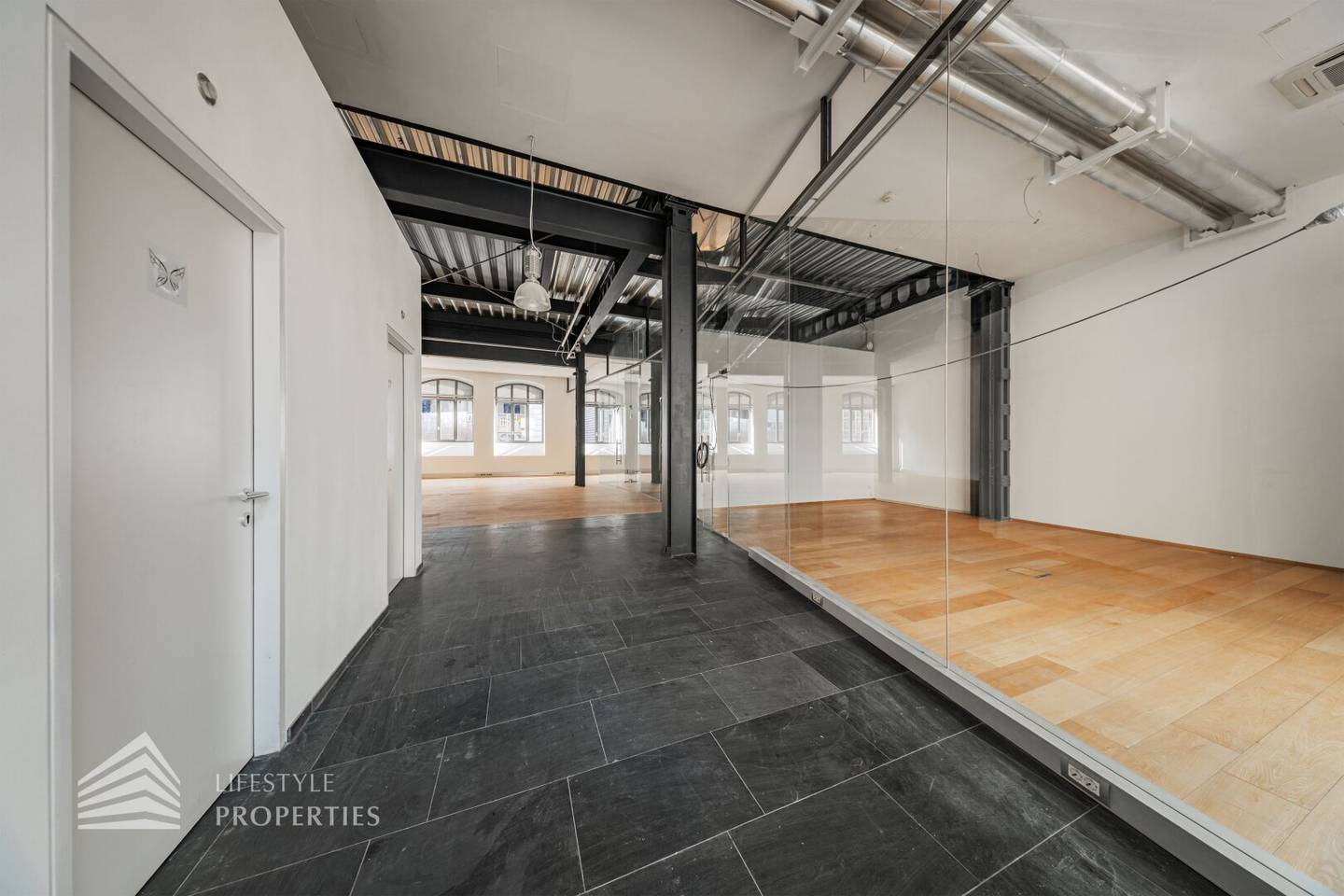Office with loft character in Leopoldstadt near Donauinsel