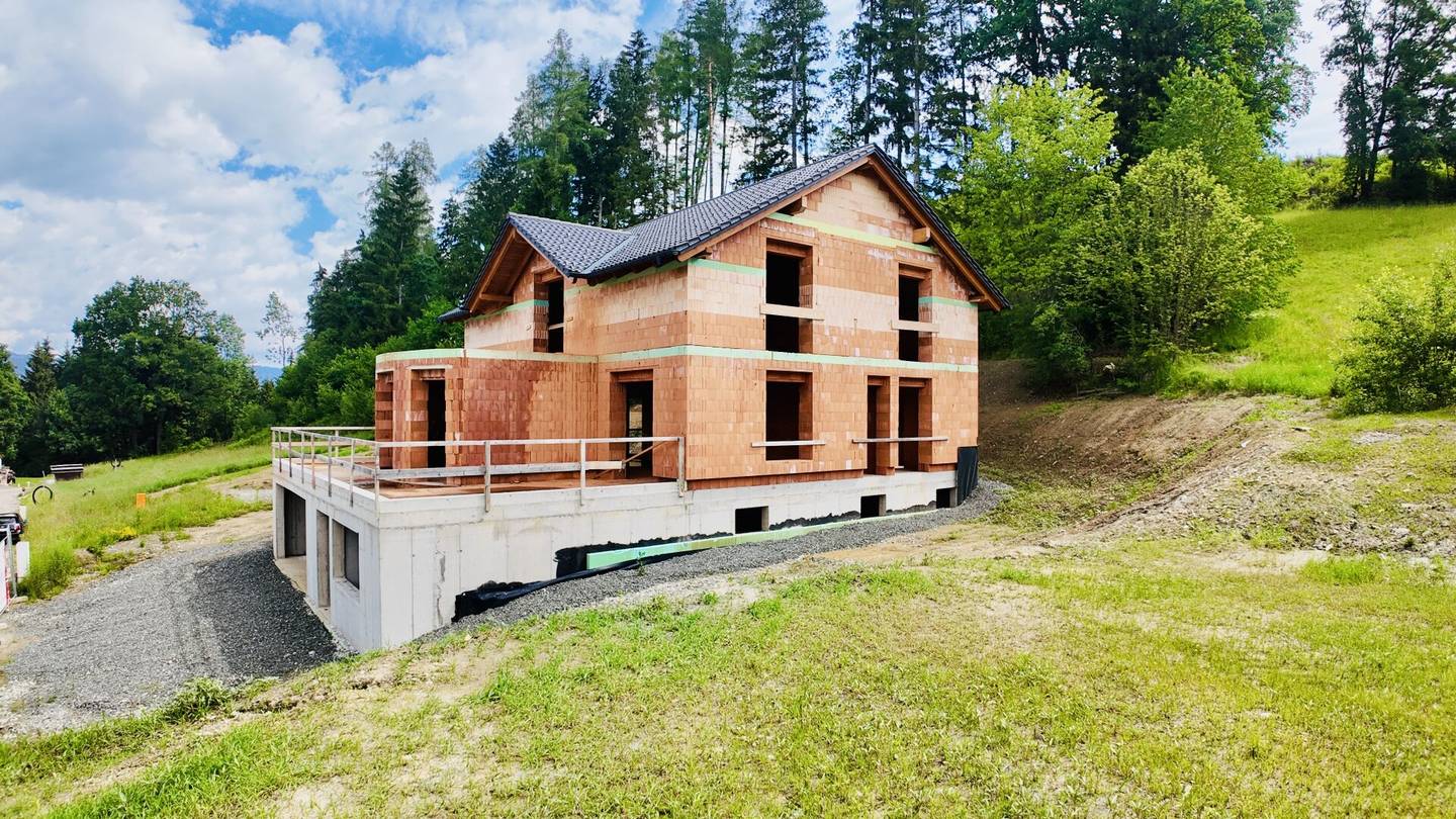 Knittelfeld: Raum für Visionen - Exklusiver Rohbau mit ca 493 m² Wohnkomfort in traumhafter Aussichtslage mit Blick über das Murtal