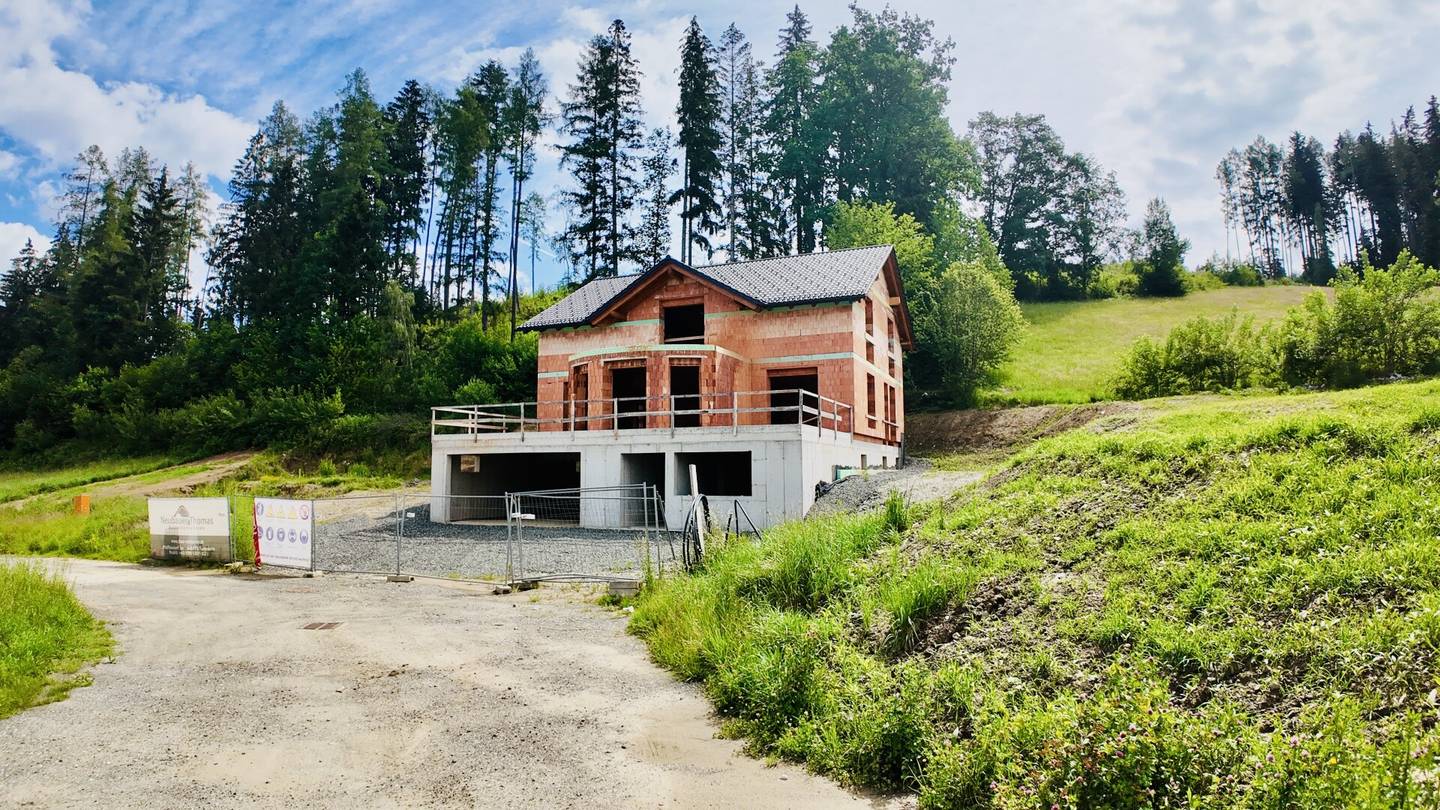 Knittelfeld: Raum für Visionen - Exklusiver Rohbau mit ca 493 m² Wohnkomfort in traumhafter Aussichtslage mit Blick über das Murtal