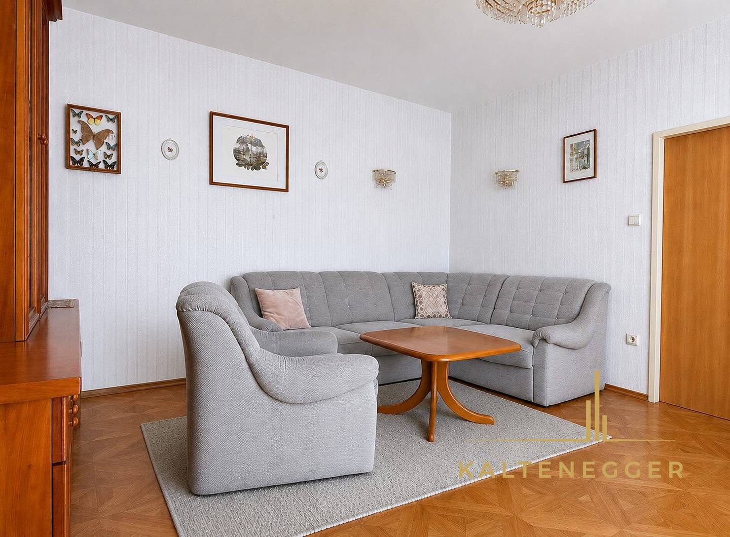 Helle 2-Zimmer-Wohnung mit verglaster West-Loggia und Schrankraum - 2. Liftstock