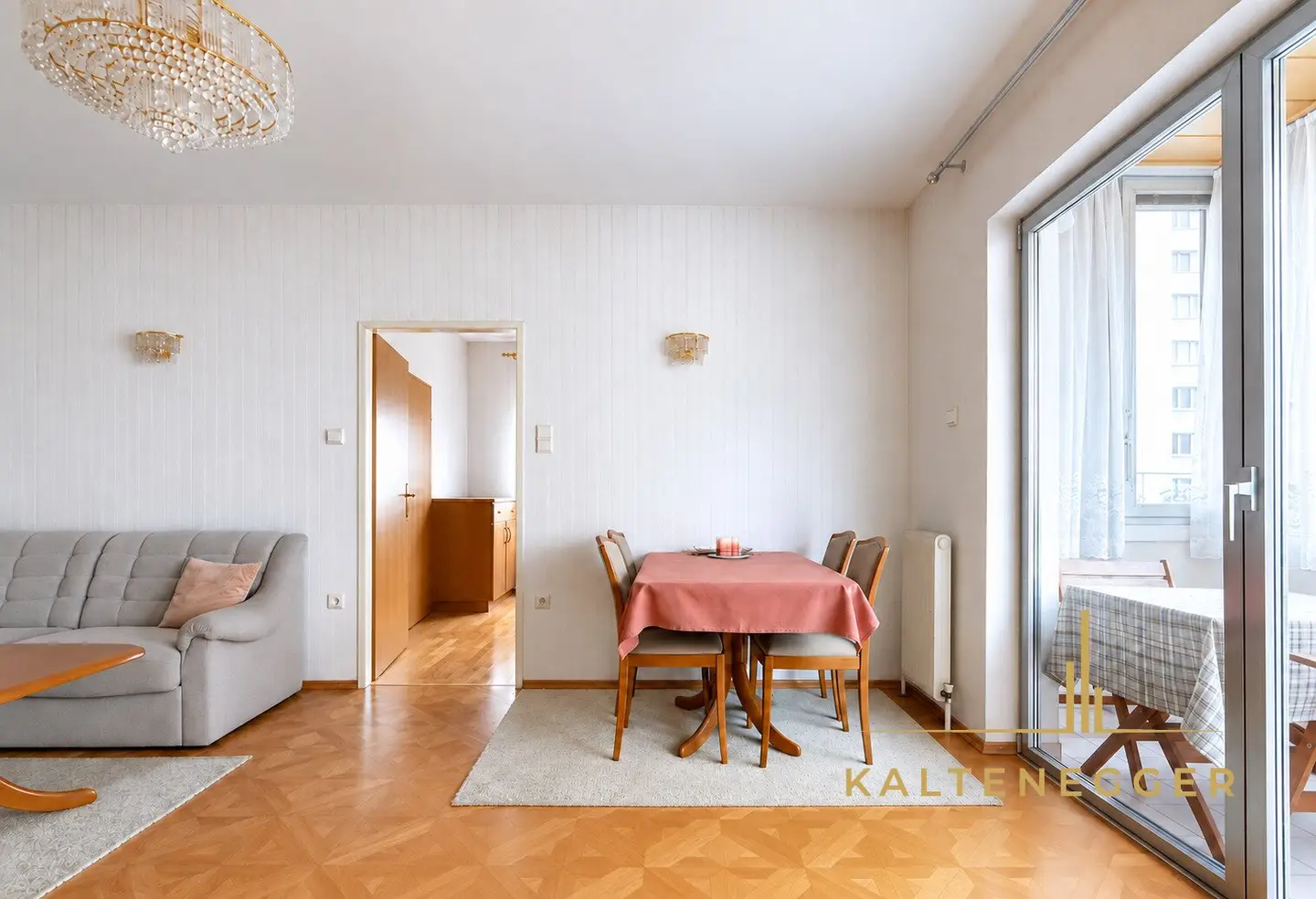 Helle 2-Zimmer-Wohnung mit verglaster West-Loggia und Schrankraum - 2. Liftstock