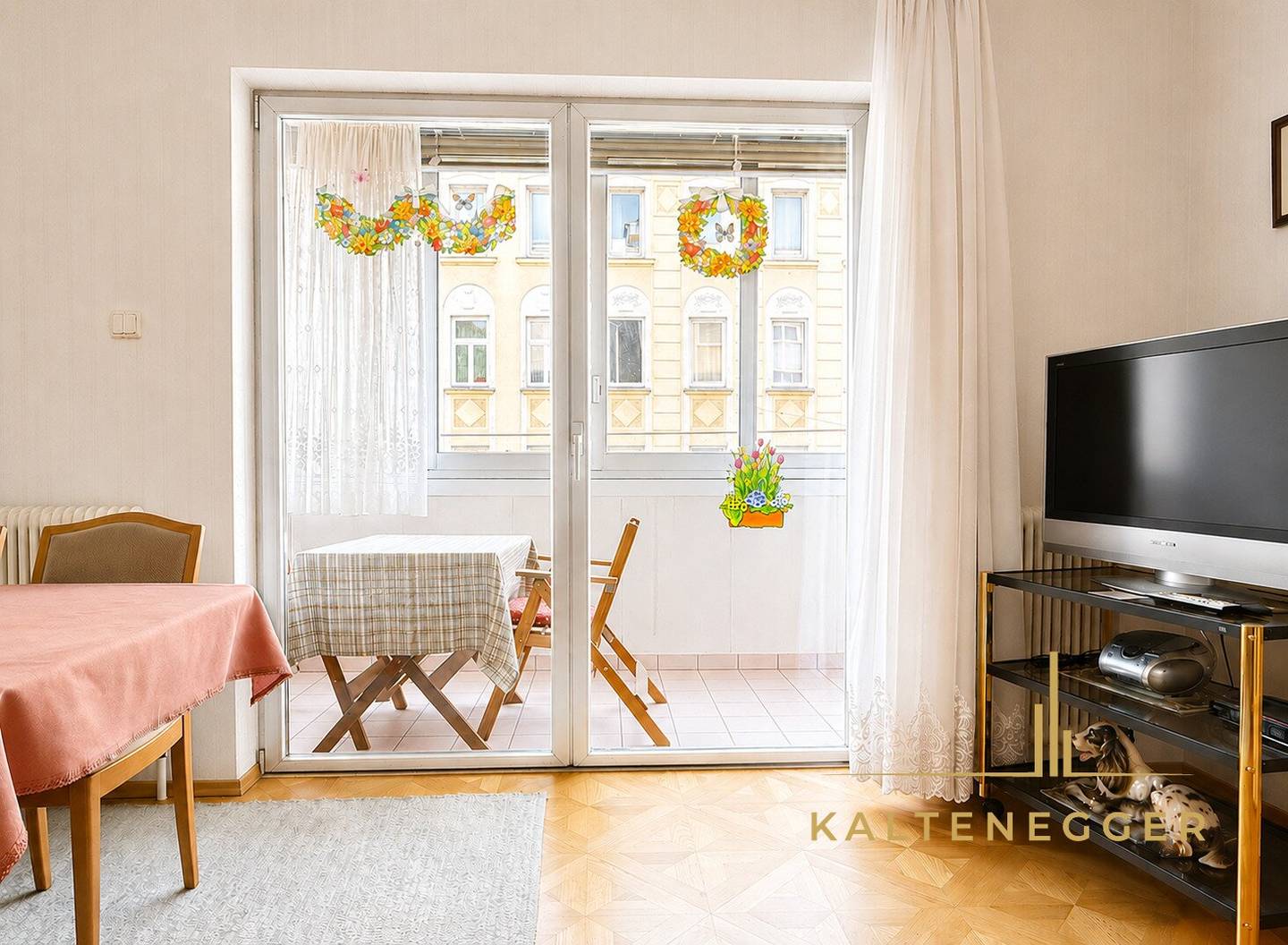 Helle 2-Zimmer-Wohnung mit verglaster West-Loggia und Schrankraum - 2. Liftstock