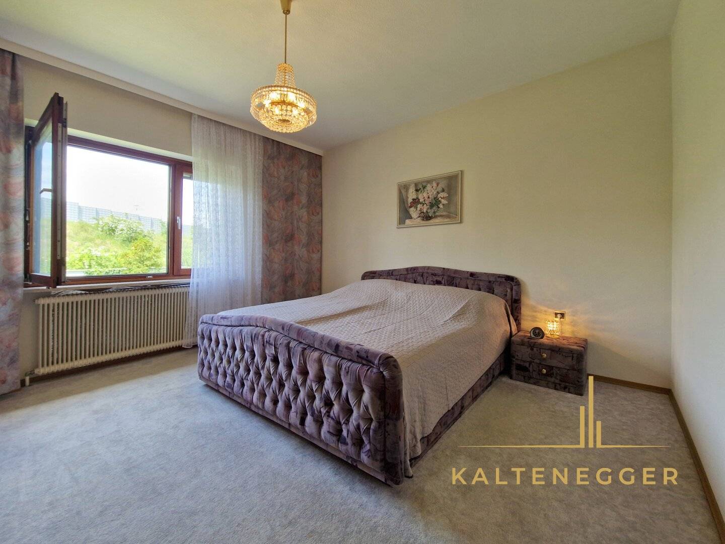 Haus auf großem Grundstück mit Garage und viel grüner Oase