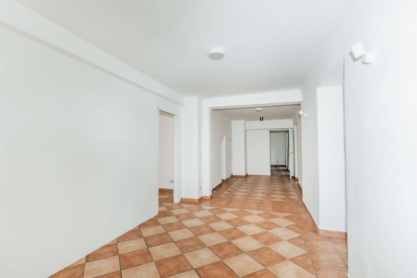 Top Büro/Praxis 120m² in Hausmannstätten – gepflegt, Parkplatz, Teeküche, EG!
