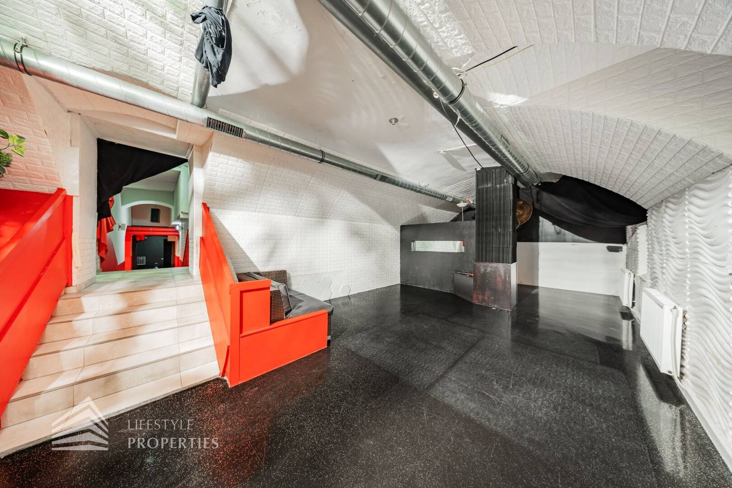 Inviting fitness center with sauna in top location,