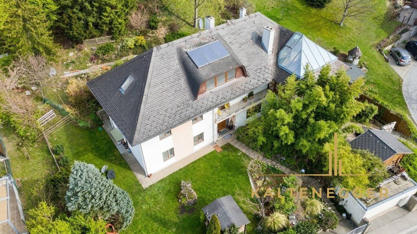 Großzügiges Mehrgenerationenhaus mit zwei Wohneinheiten, Wellnessbereich und 3.606 m² Grundstück