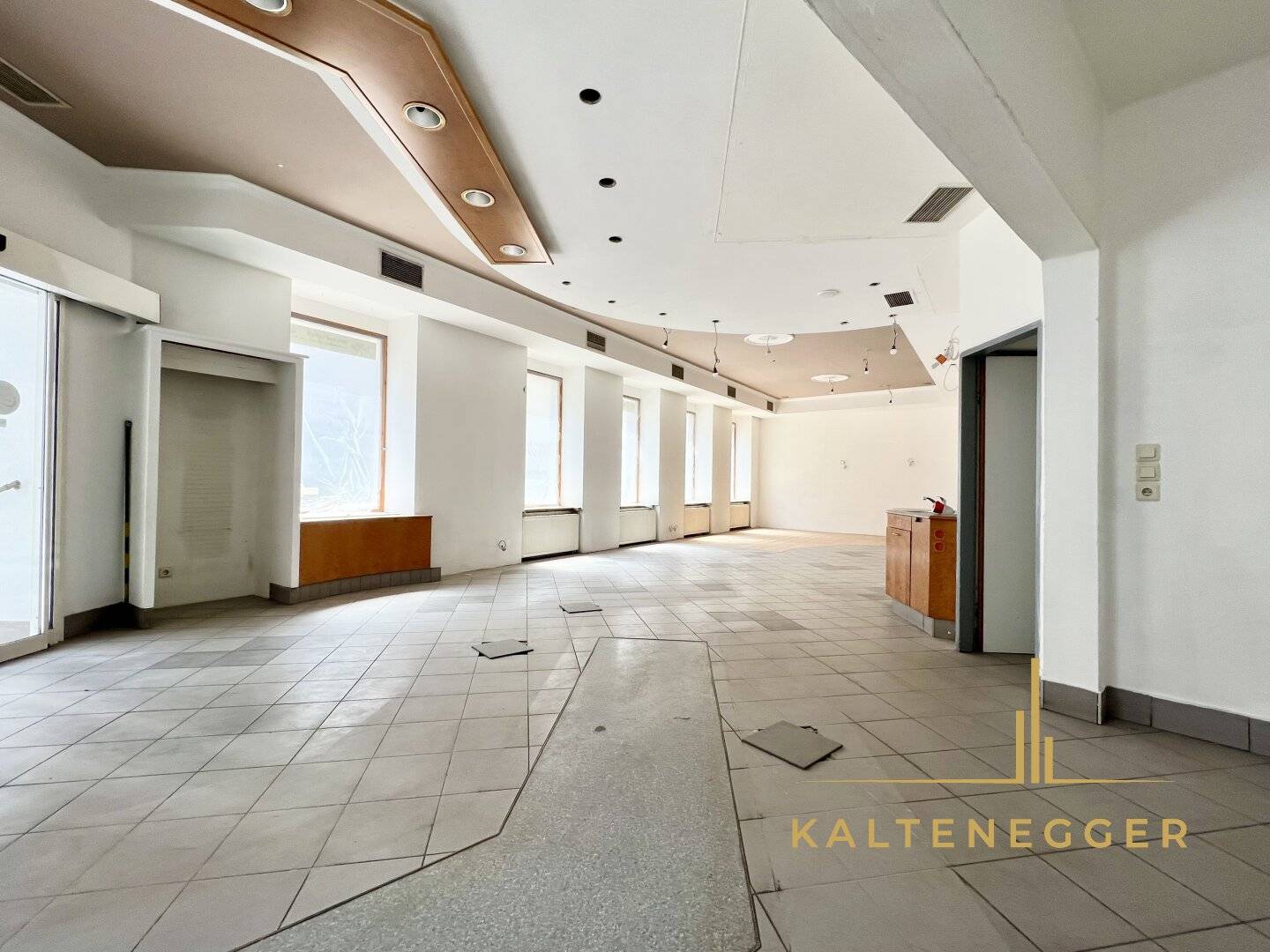 Gentzgasse: Geschäftslokal 119 m² / Keller 145m²