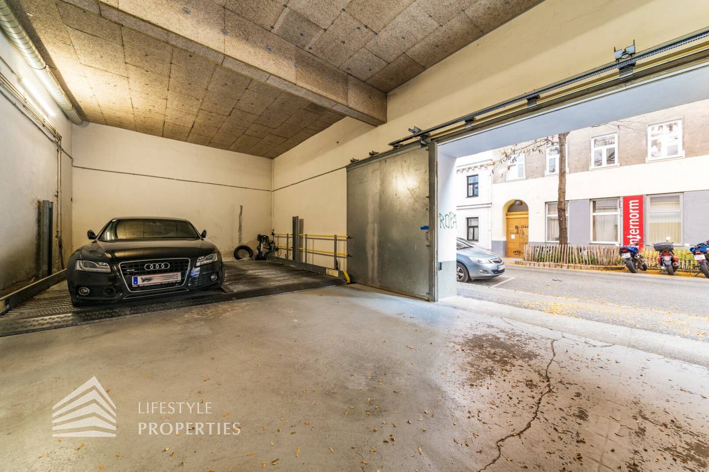 Garage parking space in the best location of Vienna's 7th district