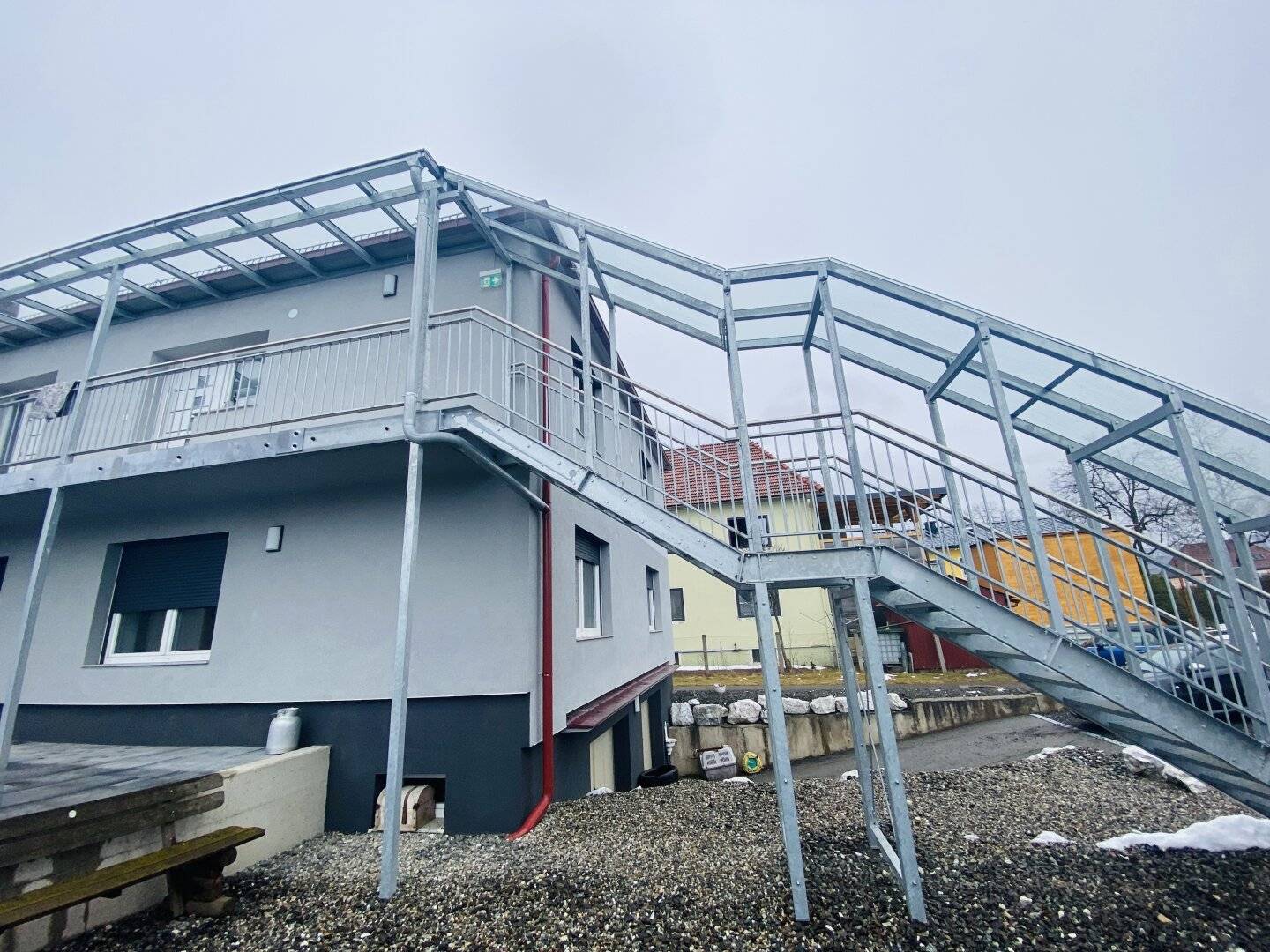 Knittelfeld: zentral, hochwertig, durchdacht – 60 m² Wohnung im ersten Stock inkl KFZ-Abstellplatz