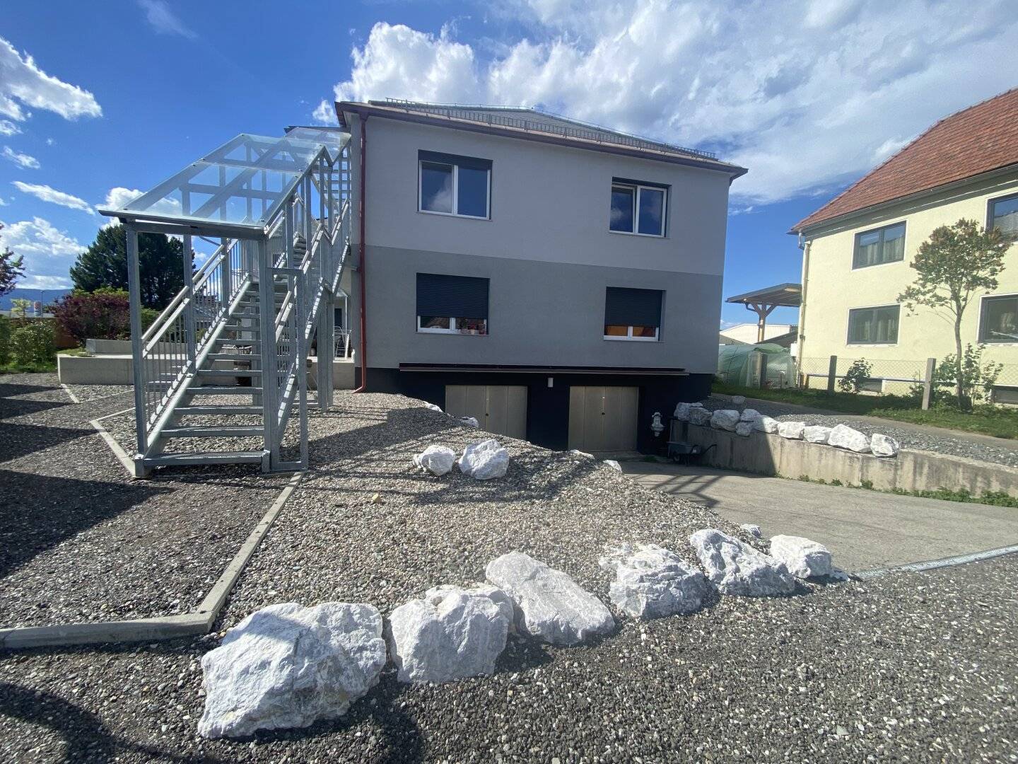 Knittelfeld: zentral, hochwertig, durchdacht – 60 m² Wohnung im ersten Stock inkl KFZ-Abstellplatz