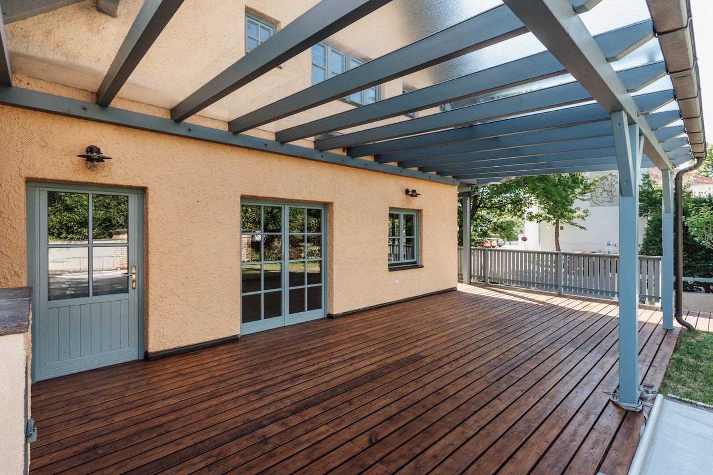 Außergewöhnlich großzügige Wohnung mit Pool – ruhig & perfekt angebunden