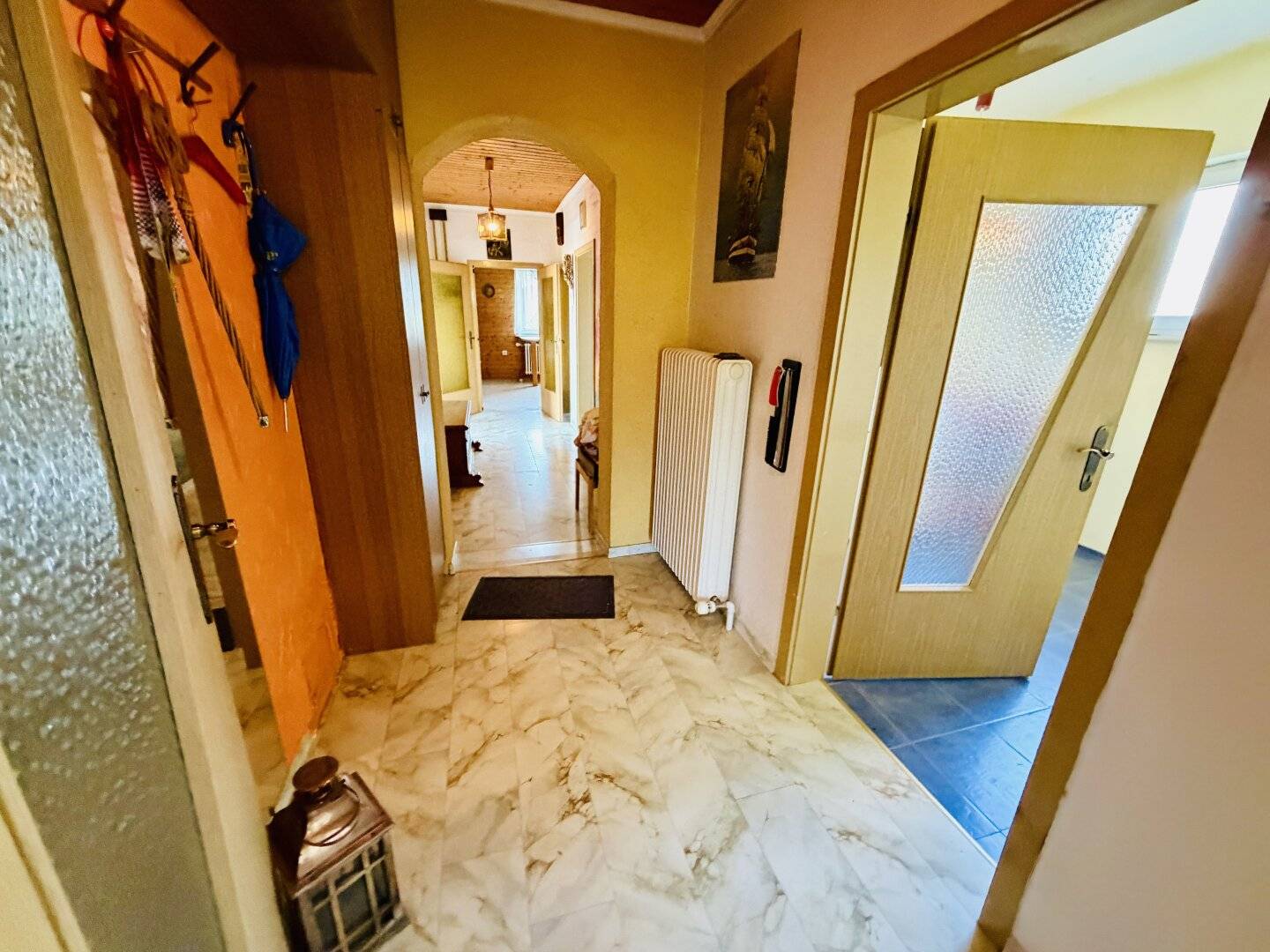 Fohnsdorf: Einfamilienhaus mit Wintergarten, Carport, Garage und großzügigem Grundstück