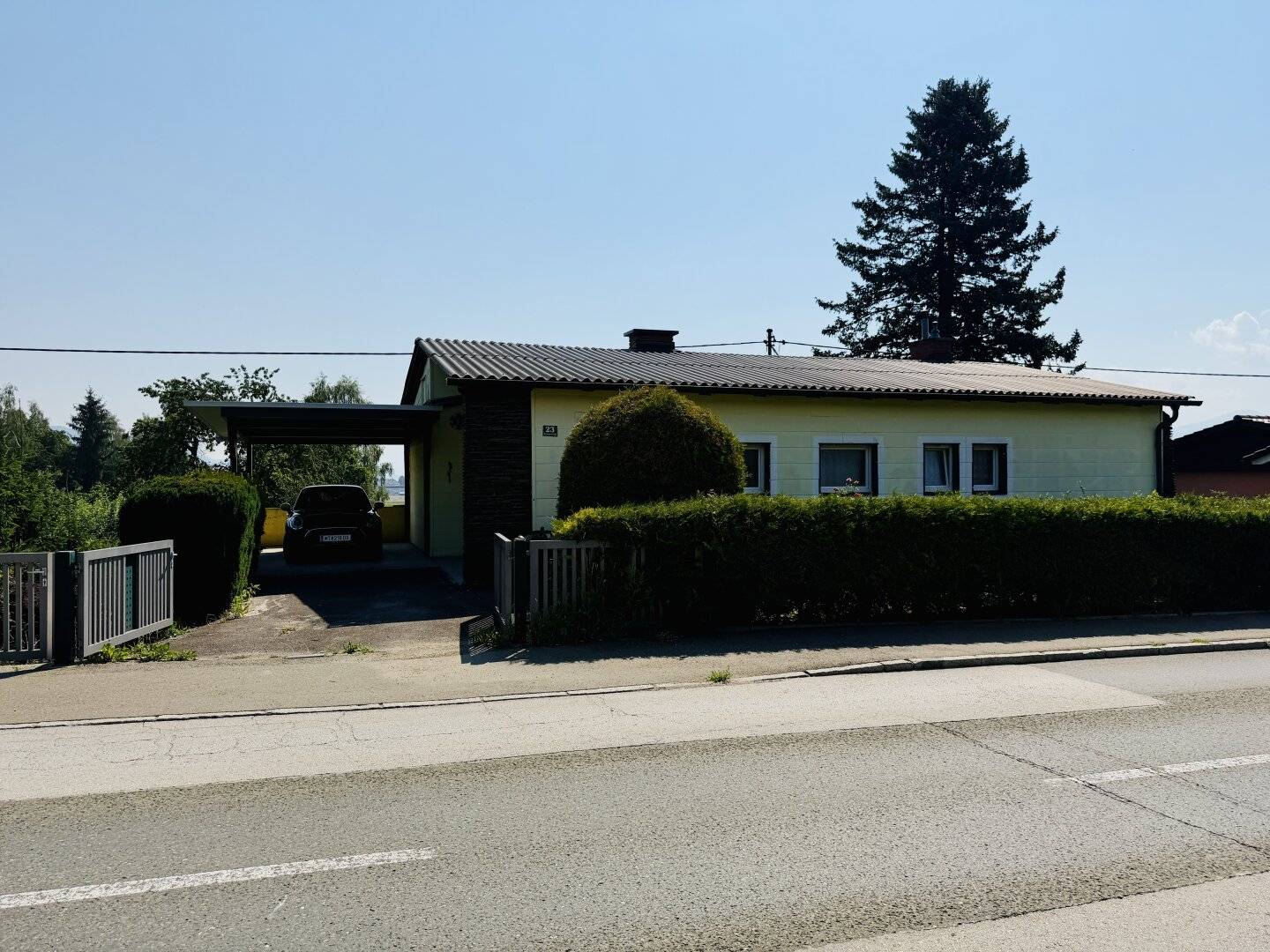 Fohnsdorf: Einfamilienhaus mit Wintergarten, Carport, Garage und großzügigem Grundstück